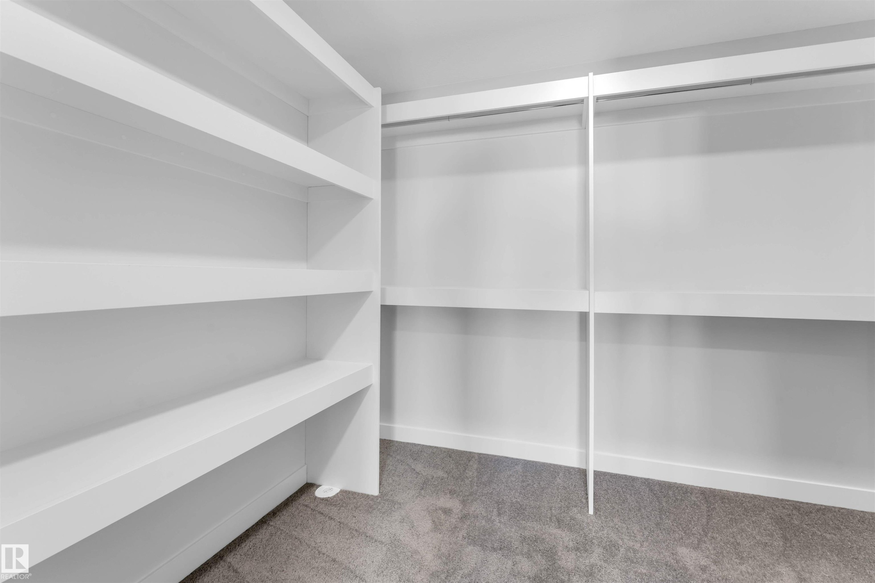 911 18 Avenue, Edmonton, AB - Indoor With Storage