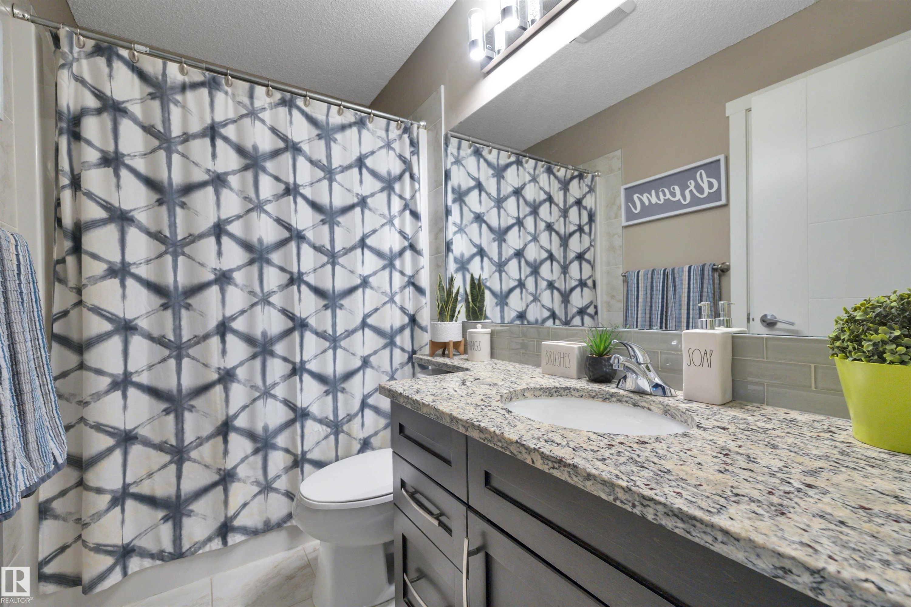 1958 Ainslie Link, Edmonton, AB - Indoor Photo Showing Bathroom