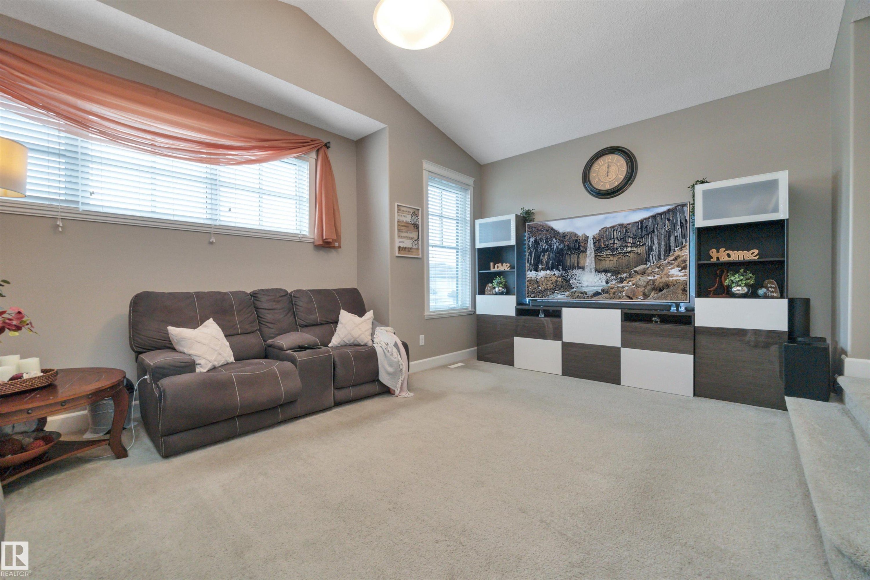 1958 Ainslie Link, Edmonton, AB - Indoor