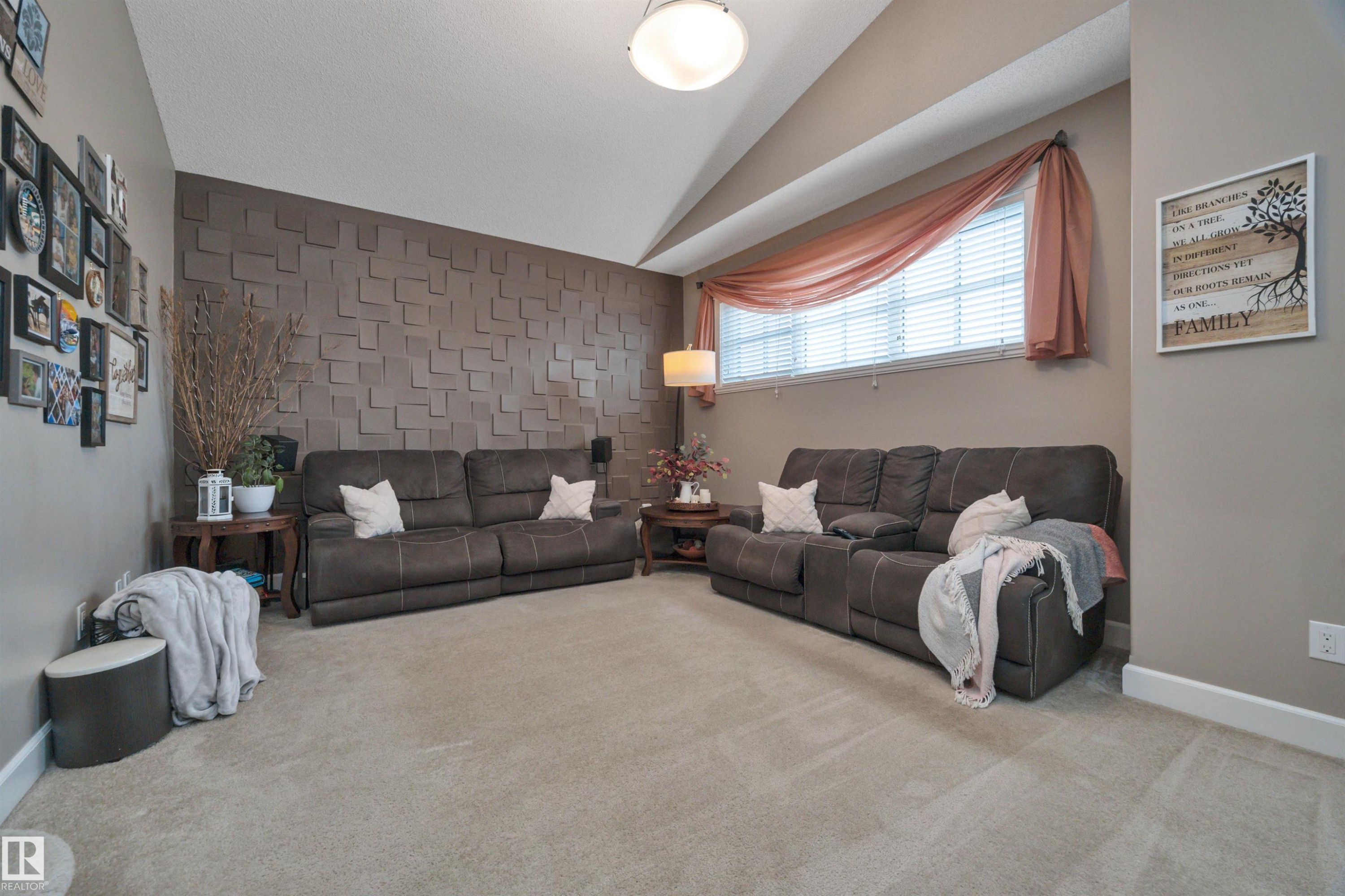 1958 Ainslie Link, Edmonton, AB - Indoor Photo Showing Living Room