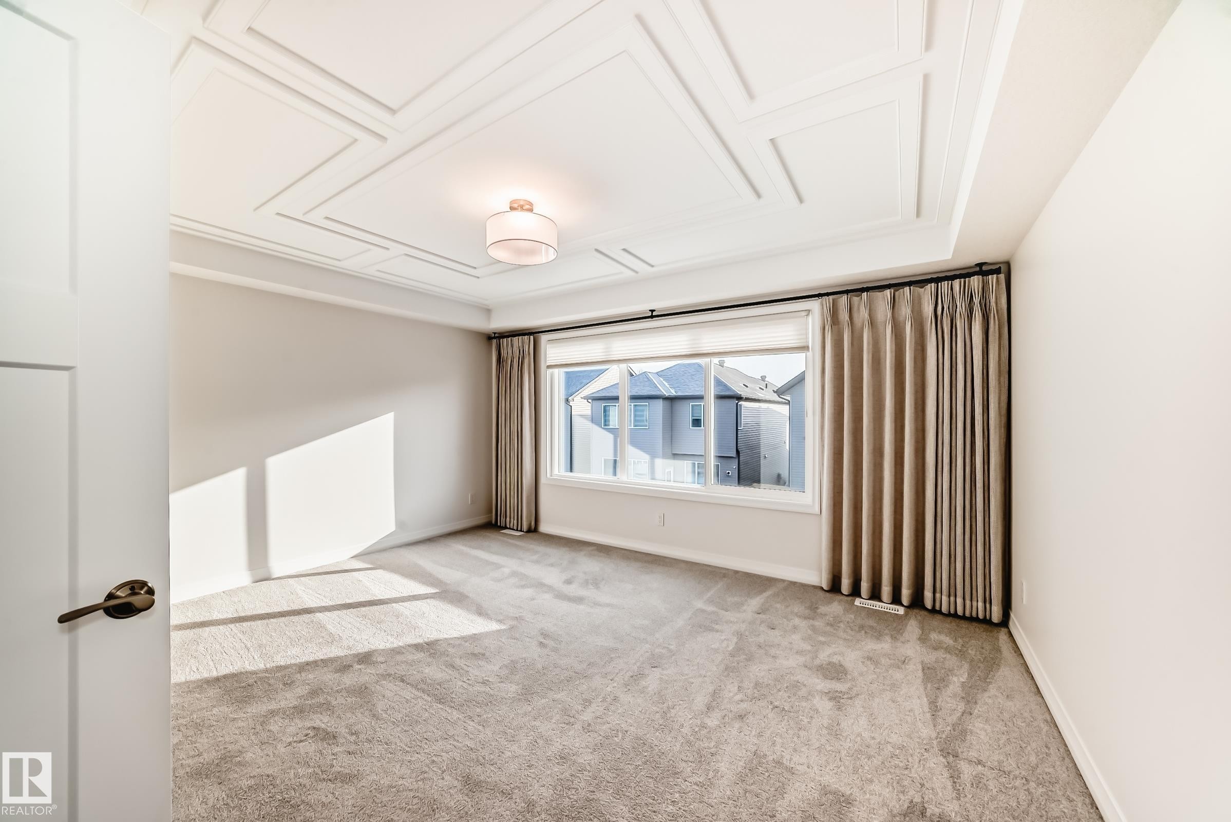 Unfurnished room featuring light colored carpet and baseboards - 3249 Dixon Way, Edmonton, AB - Indoor Photo Showing Other Room