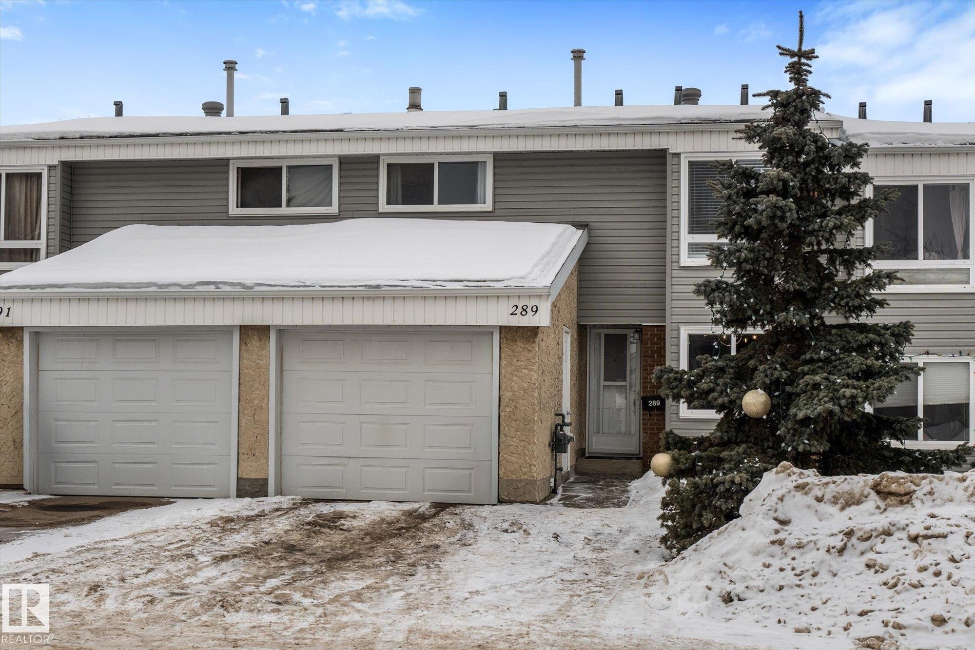 Traditional home featuring an attached garage - 289 Grandin Village, St. Albert, AB - Outdoor