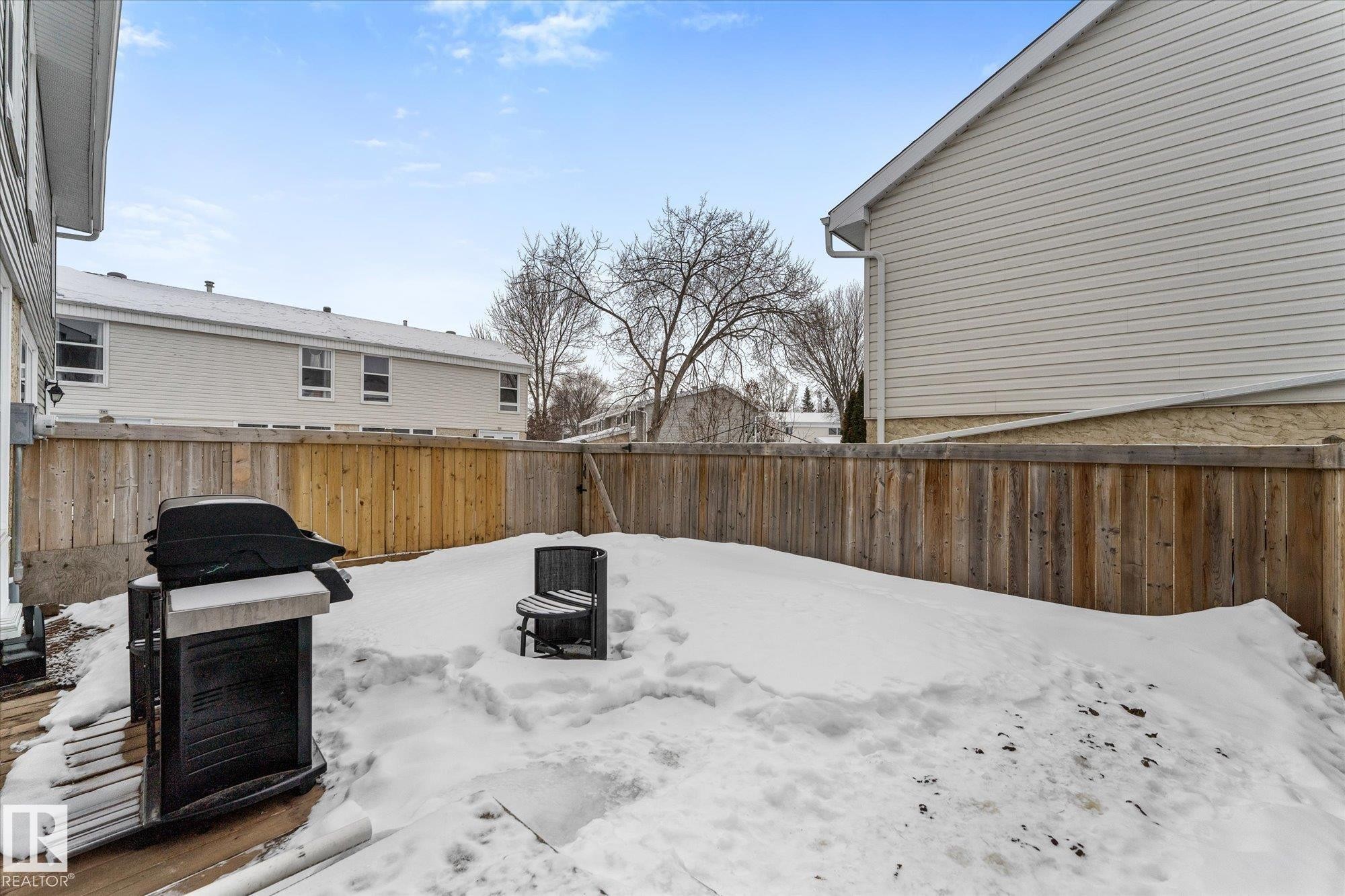 View of fenced backyard - 289 Grandin Village, St. Albert, AB - Outdoor