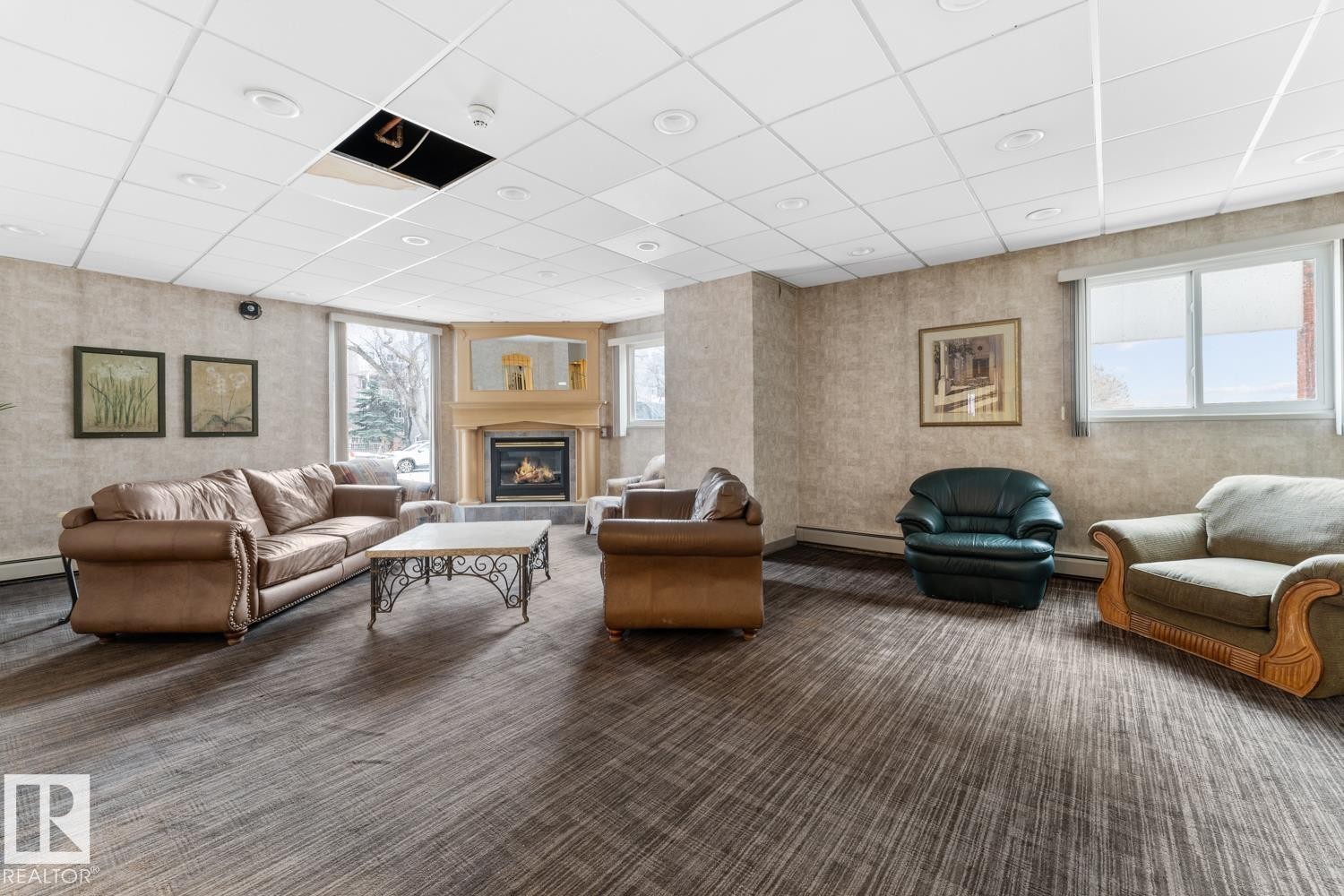 1504 10150 117 Street, Edmonton, AB - Indoor With Fireplace