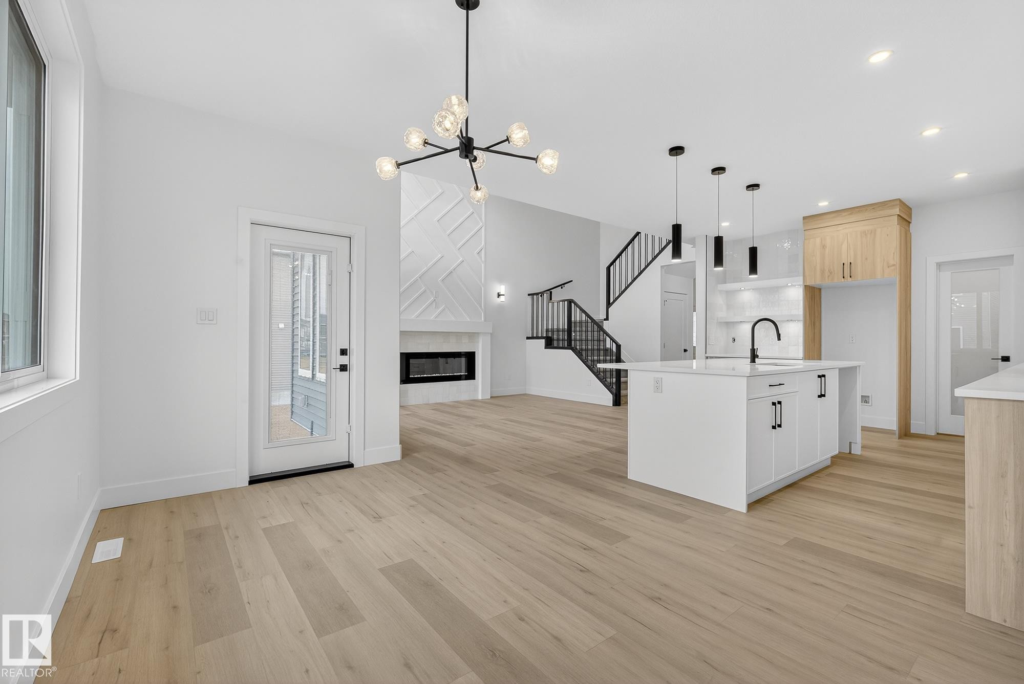 3306 Chickadee Drive, Edmonton, AB - Indoor Photo Showing Kitchen