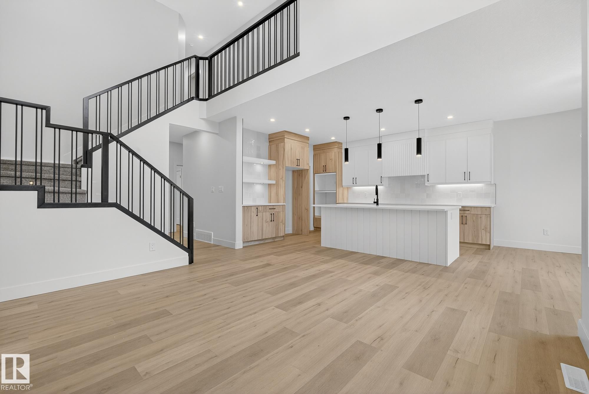 3306 Chickadee Drive, Edmonton, AB - Indoor Photo Showing Kitchen