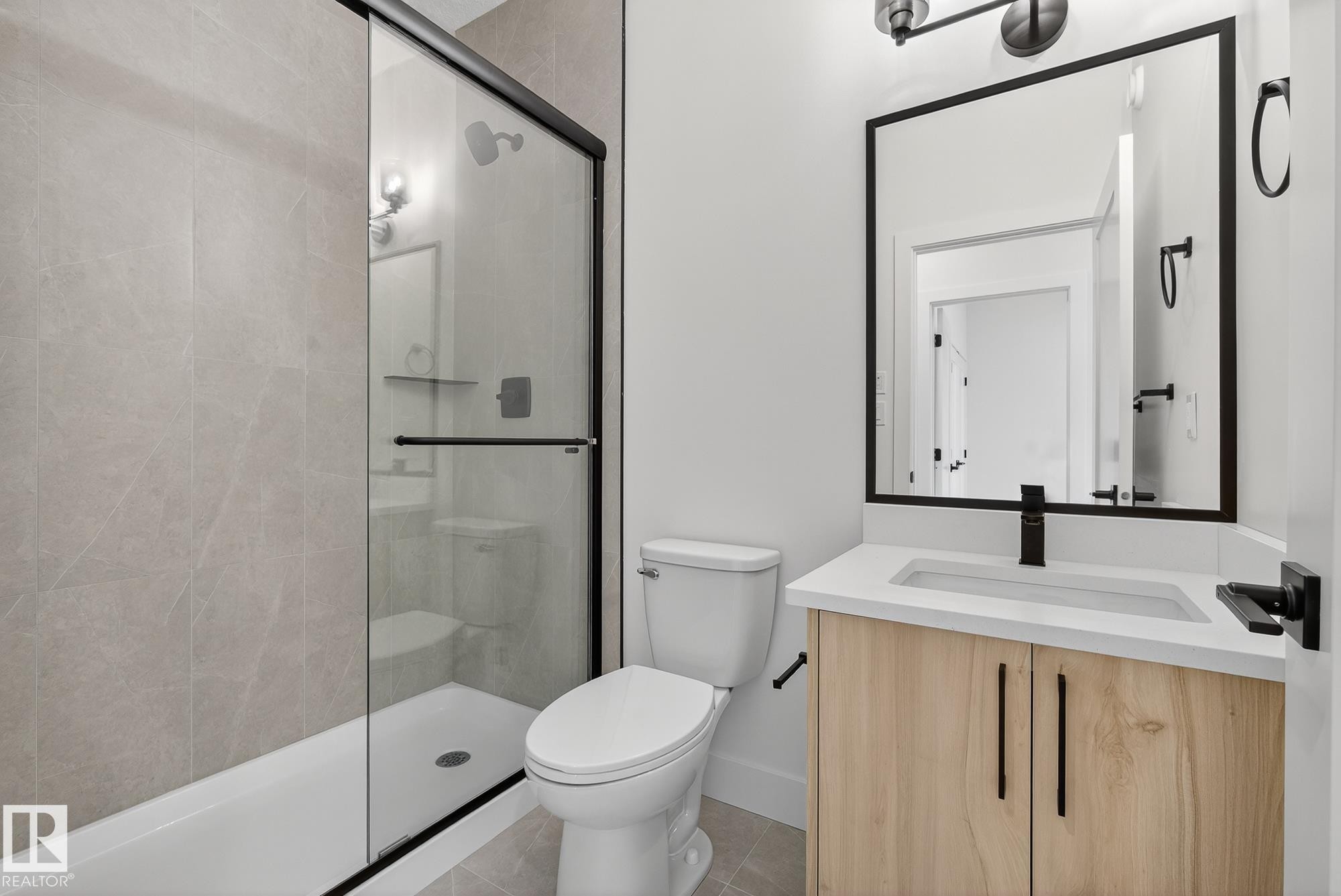 3306 Chickadee Drive, Edmonton, AB - Indoor Photo Showing Bathroom