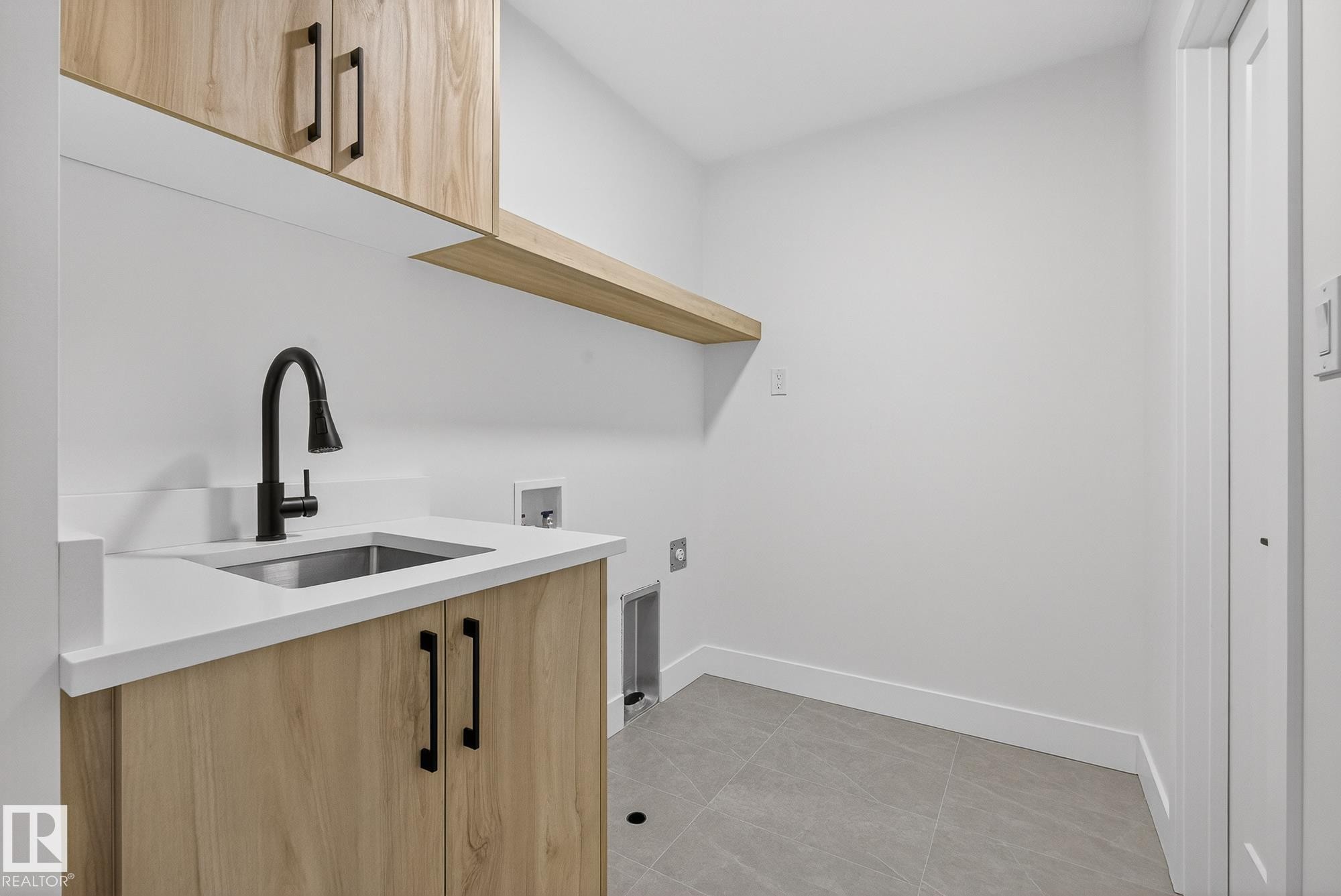 3306 Chickadee Drive, Edmonton, AB - Indoor