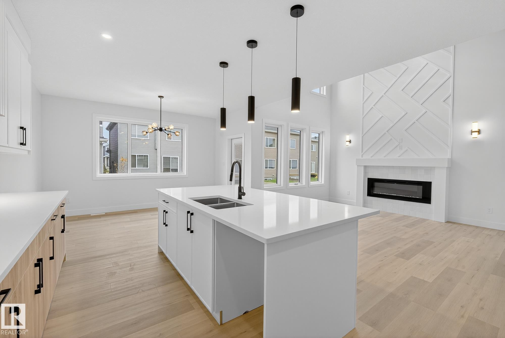 3306 Chickadee Drive, Edmonton, AB - Indoor Photo Showing Kitchen With Double Sink With Upgraded Kitchen