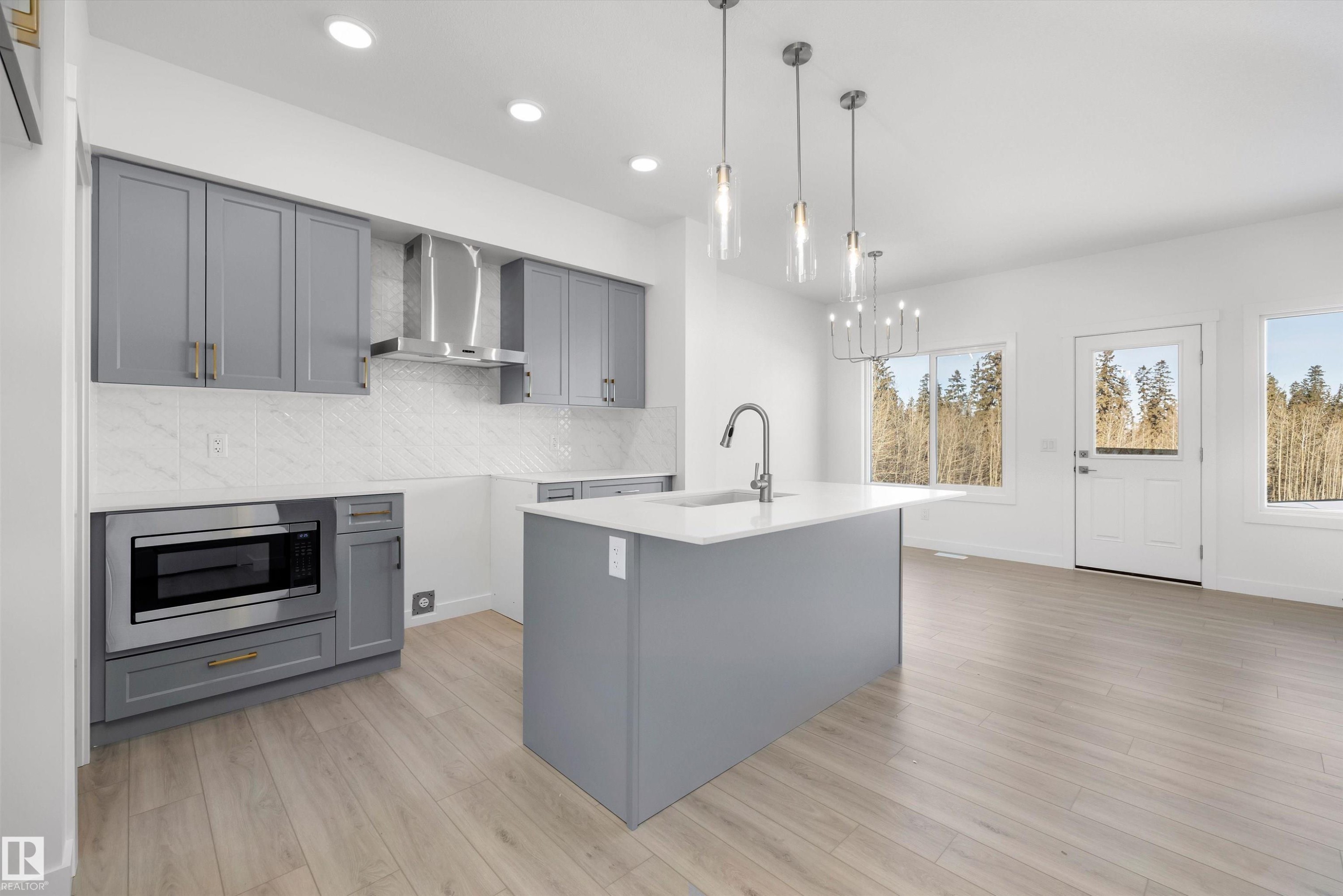 4182 Kinglet Drive, Edmonton, AB - Indoor Photo Showing Kitchen With Upgraded Kitchen