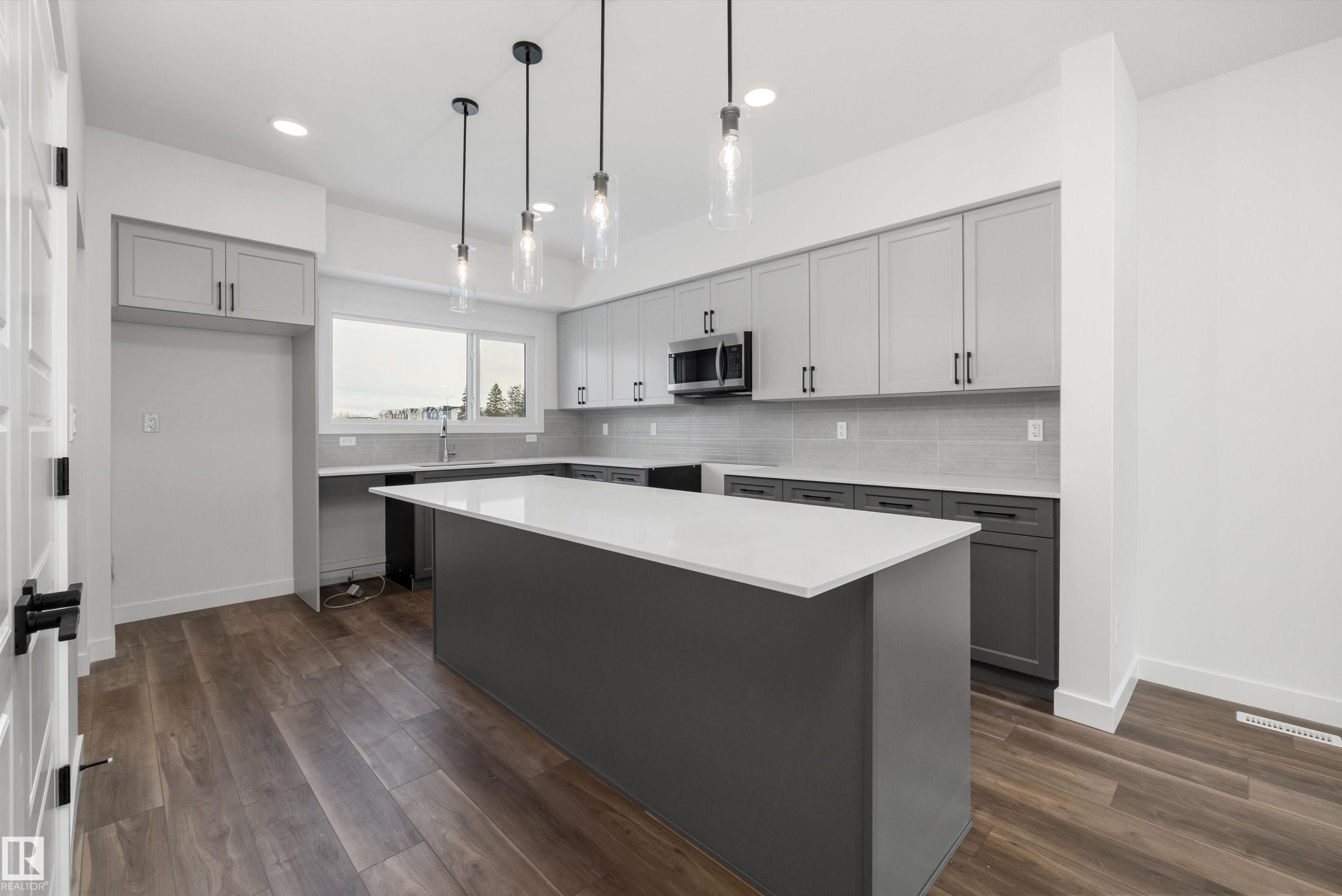 18131 85 Street, Edmonton, AB - Indoor Photo Showing Kitchen With Upgraded Kitchen