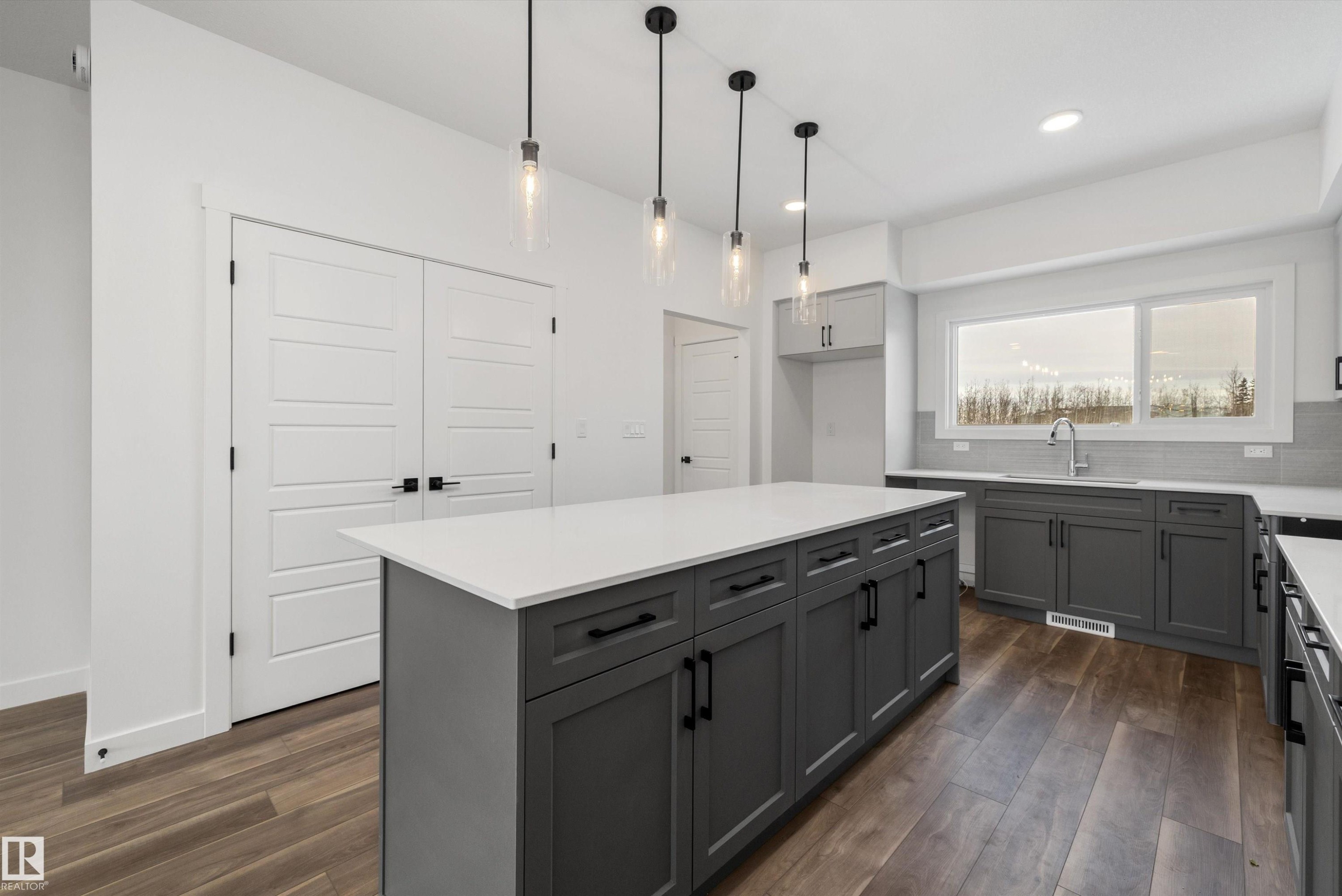 18131 85 Street, Edmonton, AB - Indoor Photo Showing Kitchen With Upgraded Kitchen