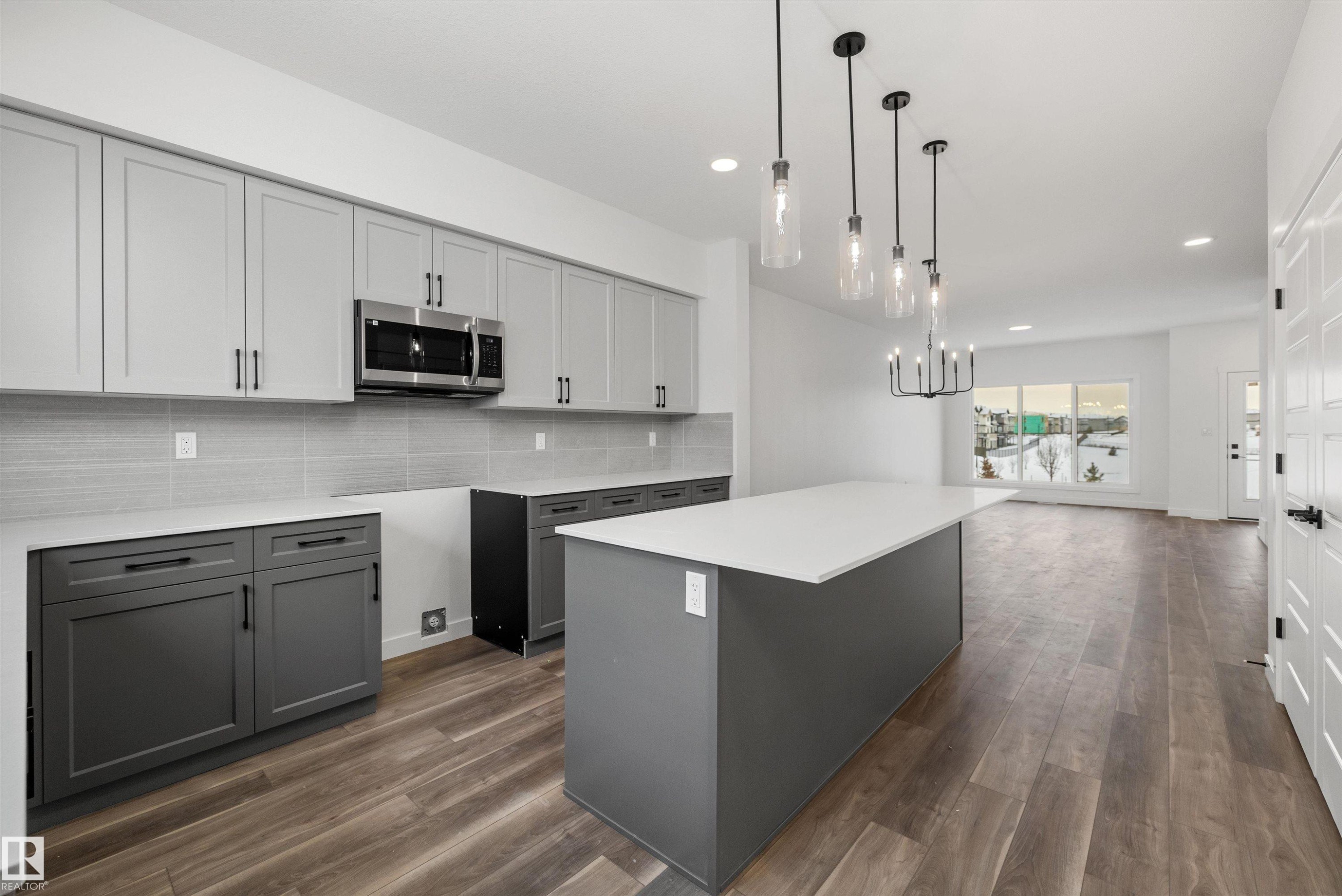 18131 85 Street, Edmonton, AB - Indoor Photo Showing Kitchen With Upgraded Kitchen
