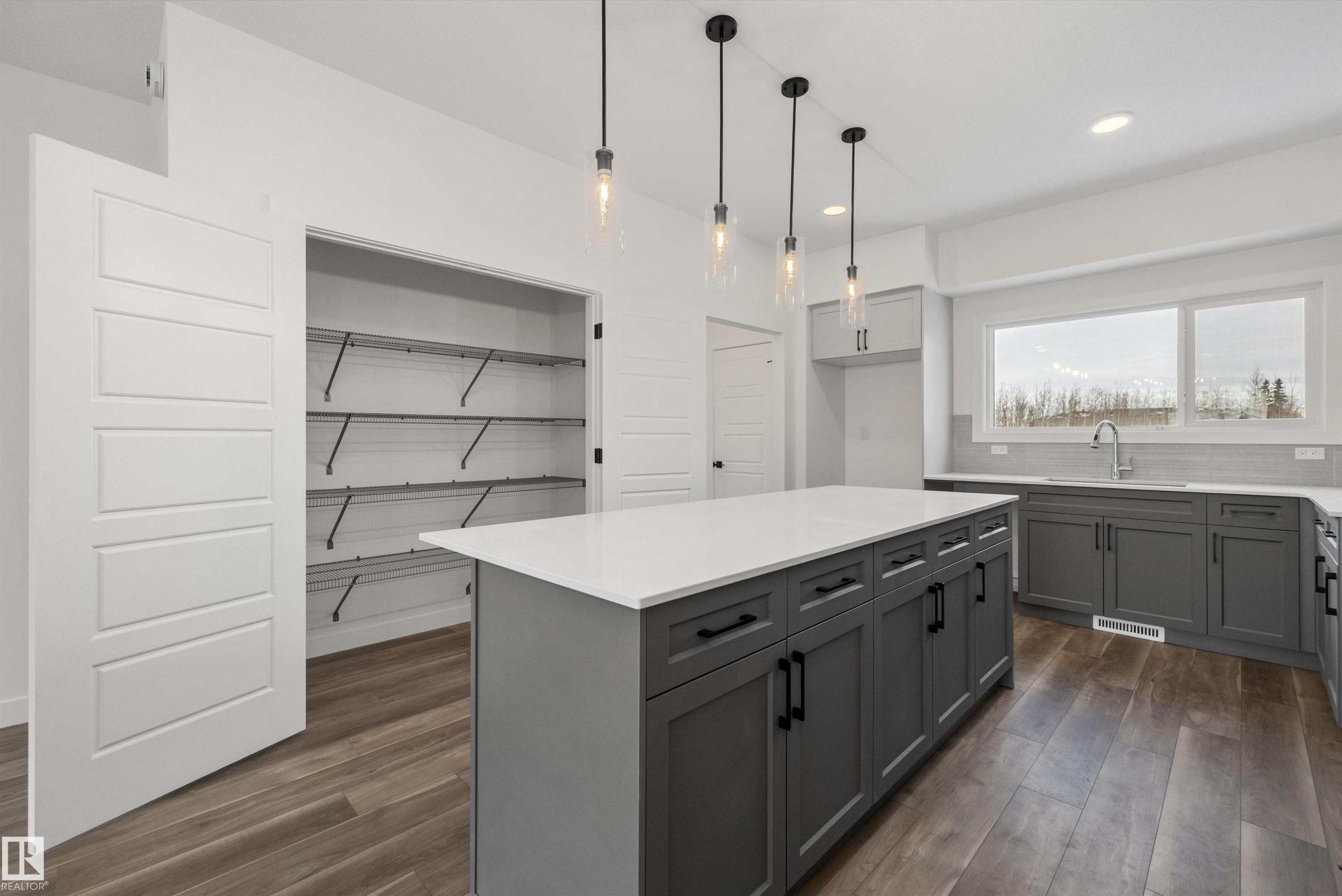 18131 85 Street, Edmonton, AB - Indoor Photo Showing Kitchen With Upgraded Kitchen