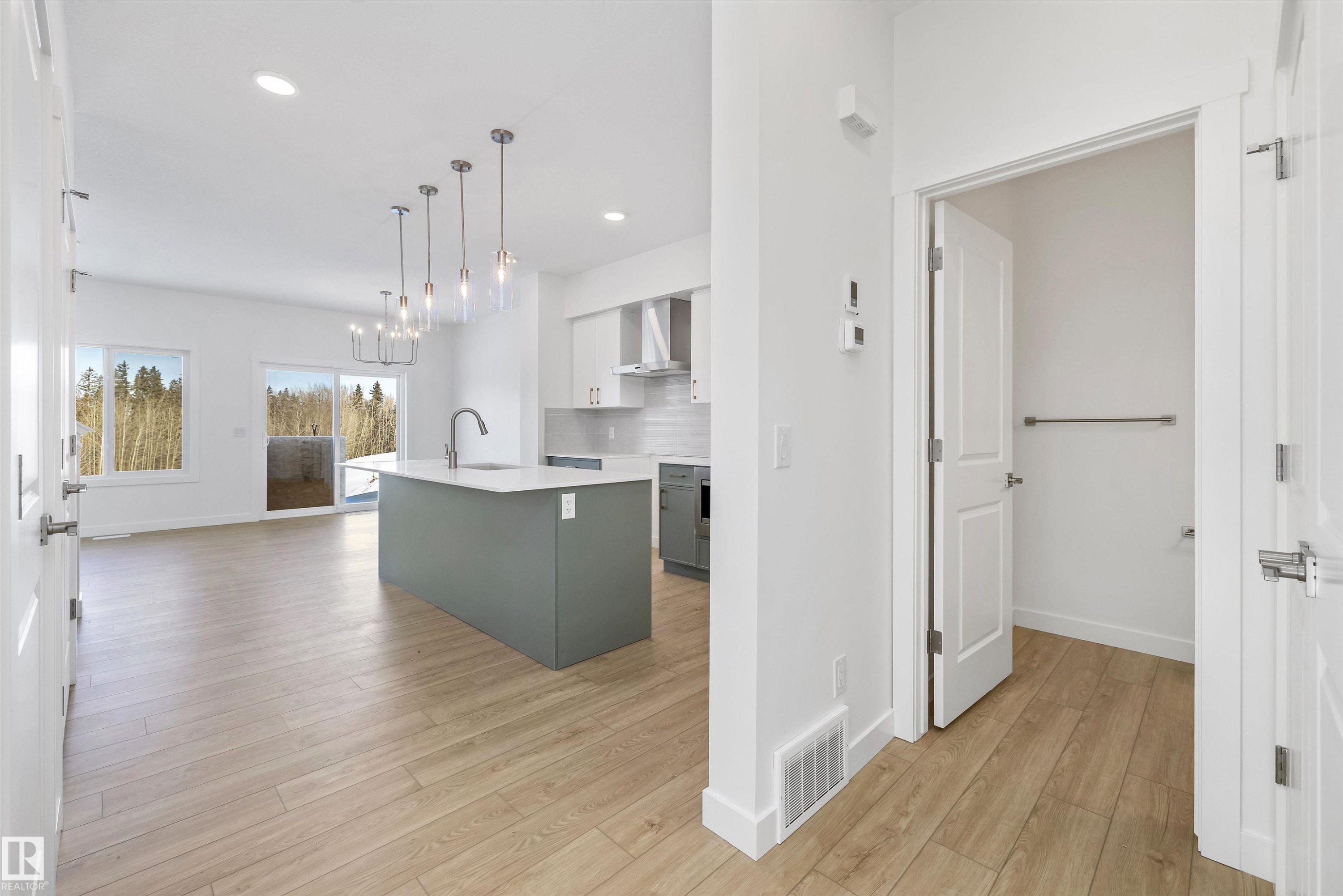 4184 Kinglet Drive, Edmonton, AB - Indoor Photo Showing Kitchen