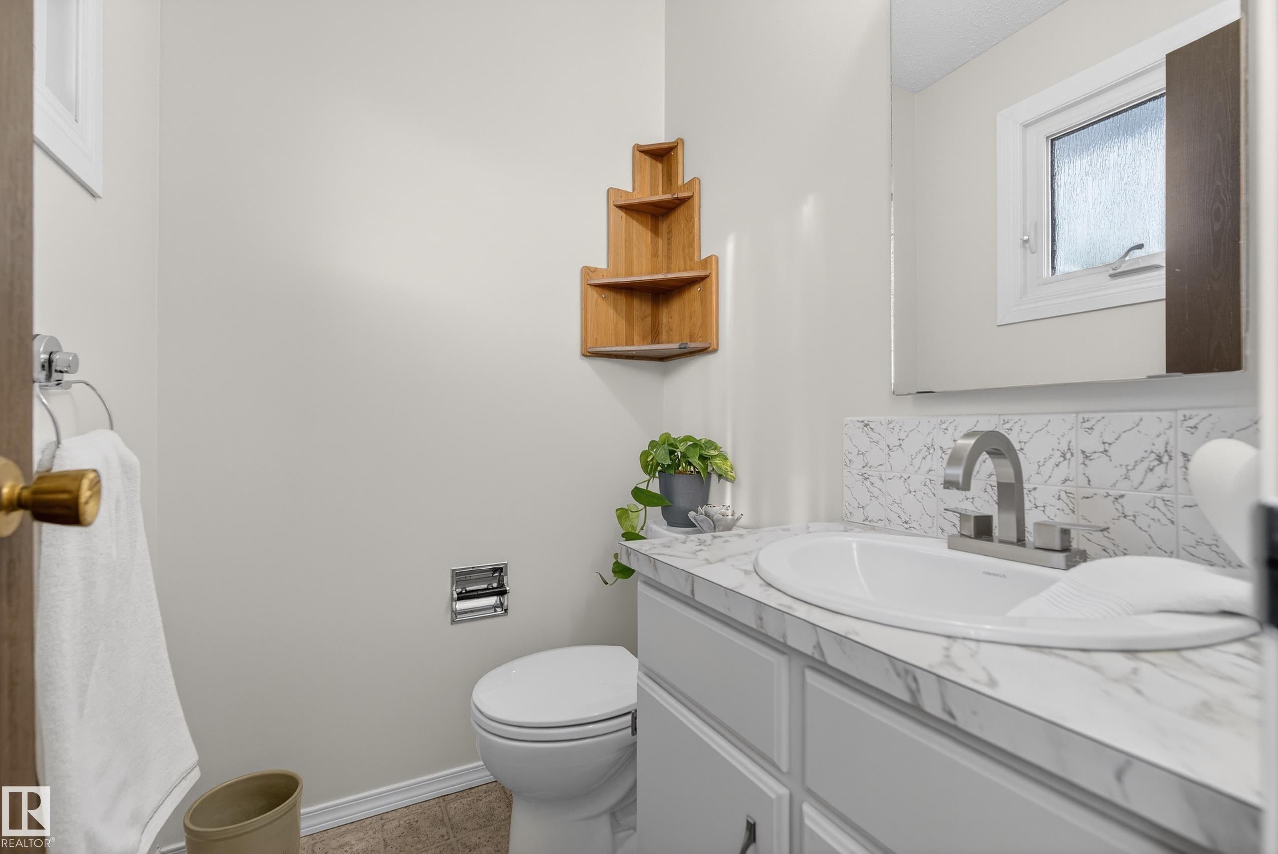 1704 89 Street, Edmonton, AB - Indoor Photo Showing Bathroom