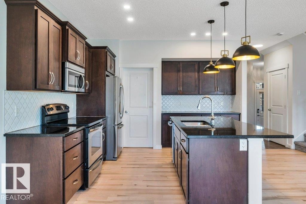 237 Sheppard Circle, Leduc, AB - Indoor Photo Showing Kitchen With Upgraded Kitchen