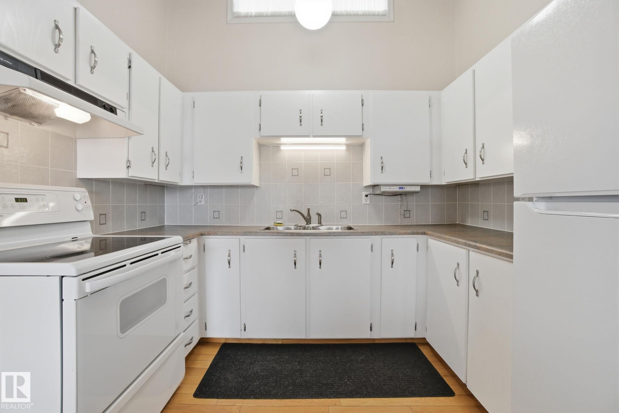 6448 178 Street, Edmonton, AB - Indoor Photo Showing Kitchen With Double Sink