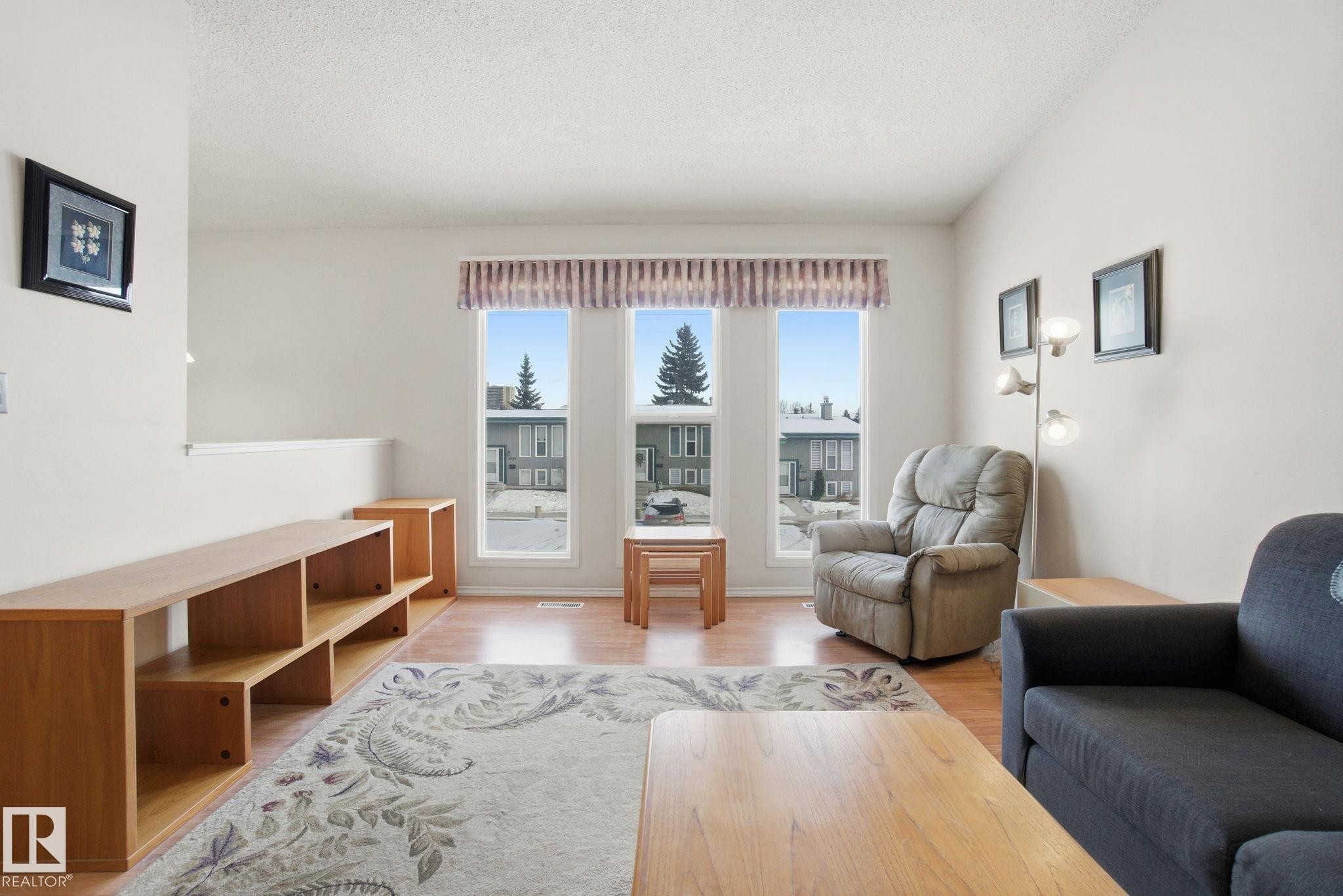 6448 178 Street, Edmonton, AB - Indoor Photo Showing Living Room