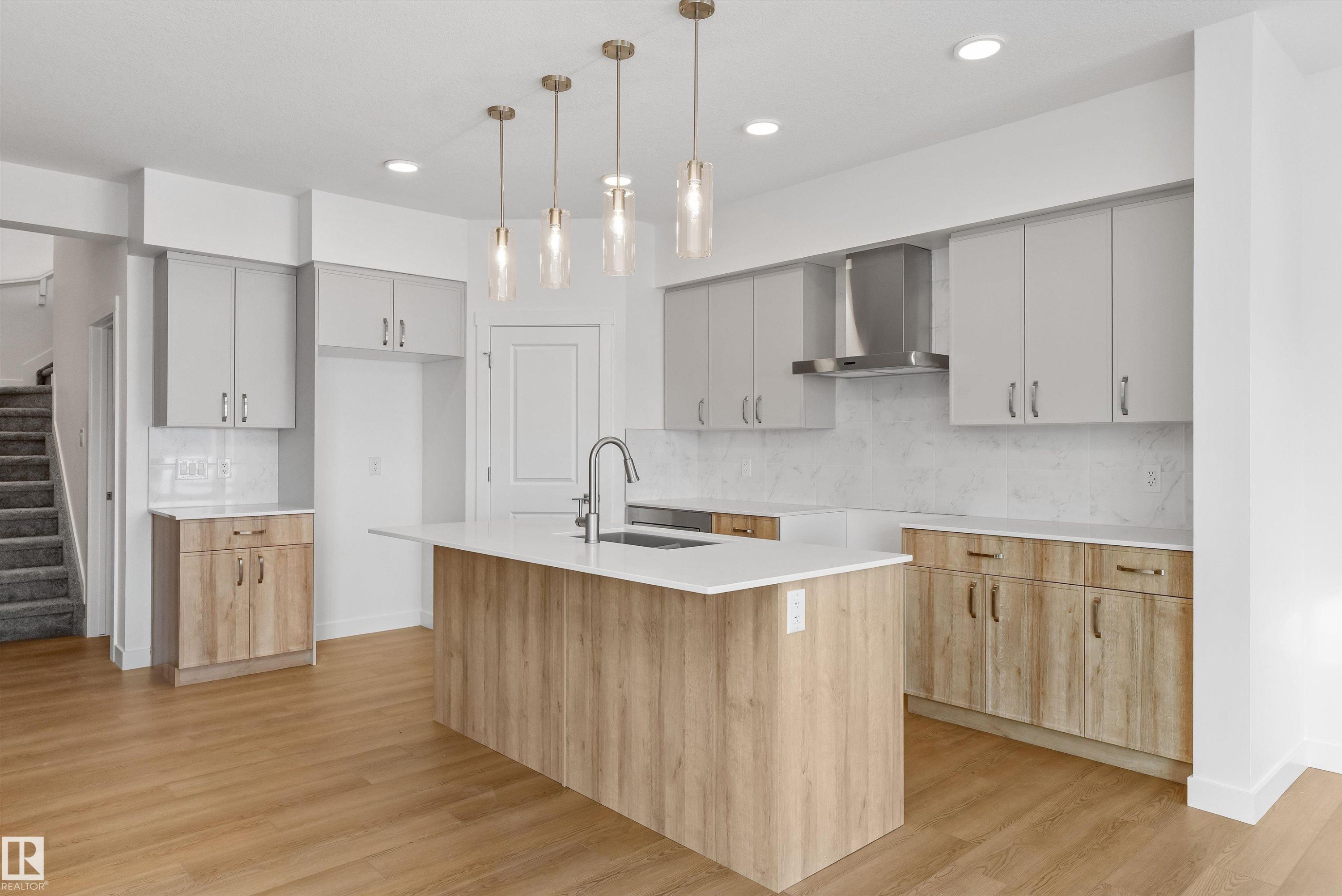 740 Astoria Way, Devon, AB - Indoor Photo Showing Kitchen With Upgraded Kitchen