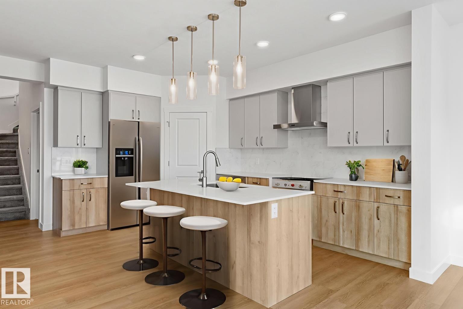 740 Astoria Way, Devon, AB - Indoor Photo Showing Kitchen With Upgraded Kitchen