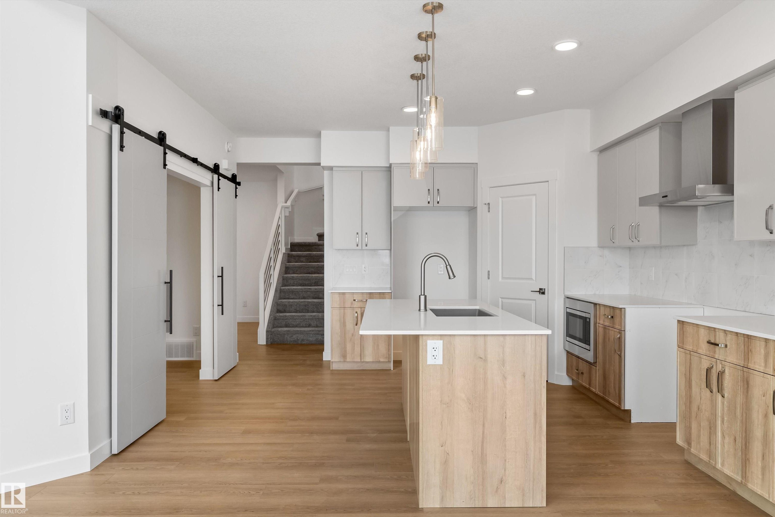 740 Astoria Way, Devon, AB - Indoor Photo Showing Kitchen With Upgraded Kitchen