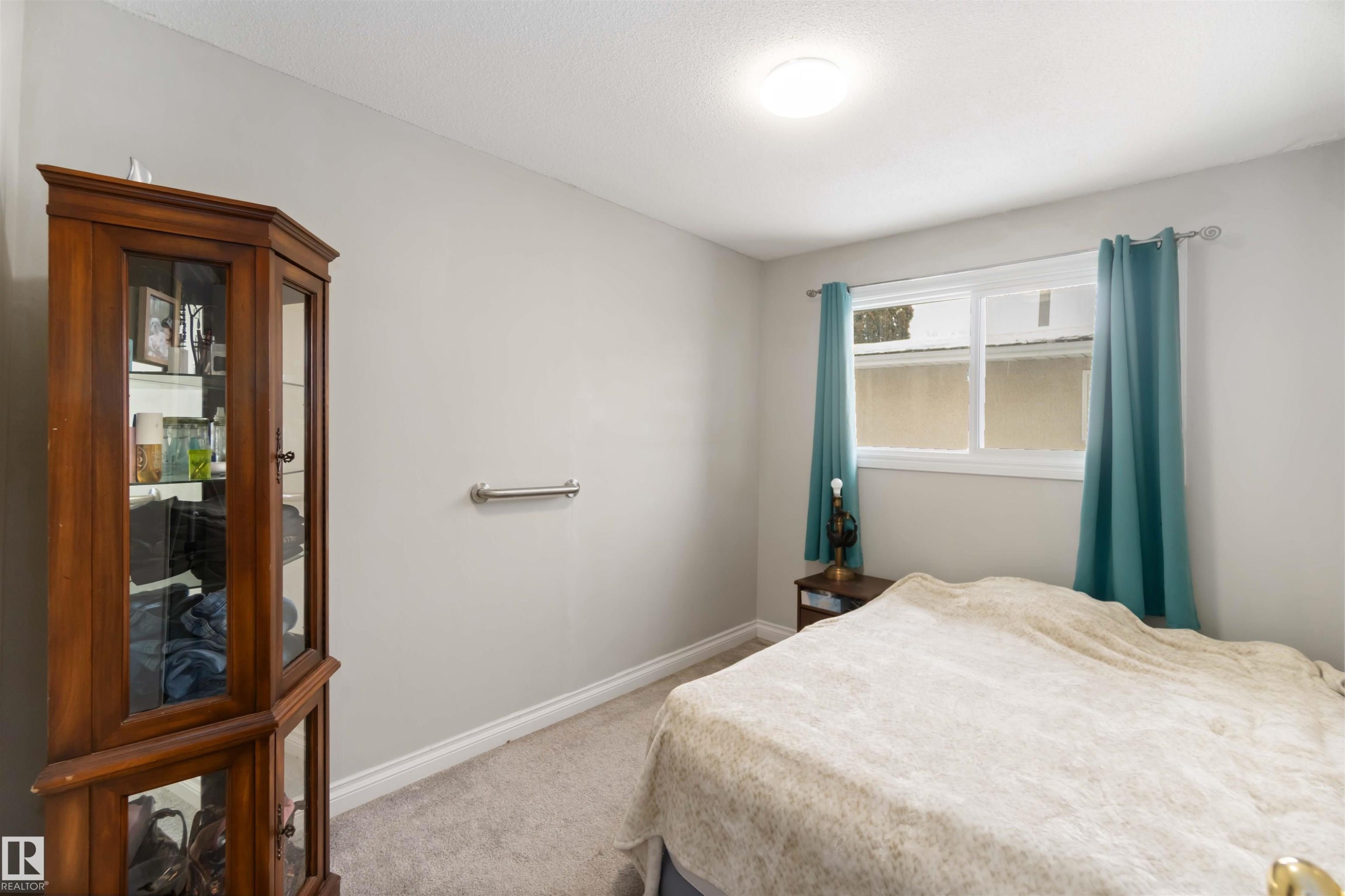 11306 32 Street, Edmonton, AB - Indoor Photo Showing Bedroom