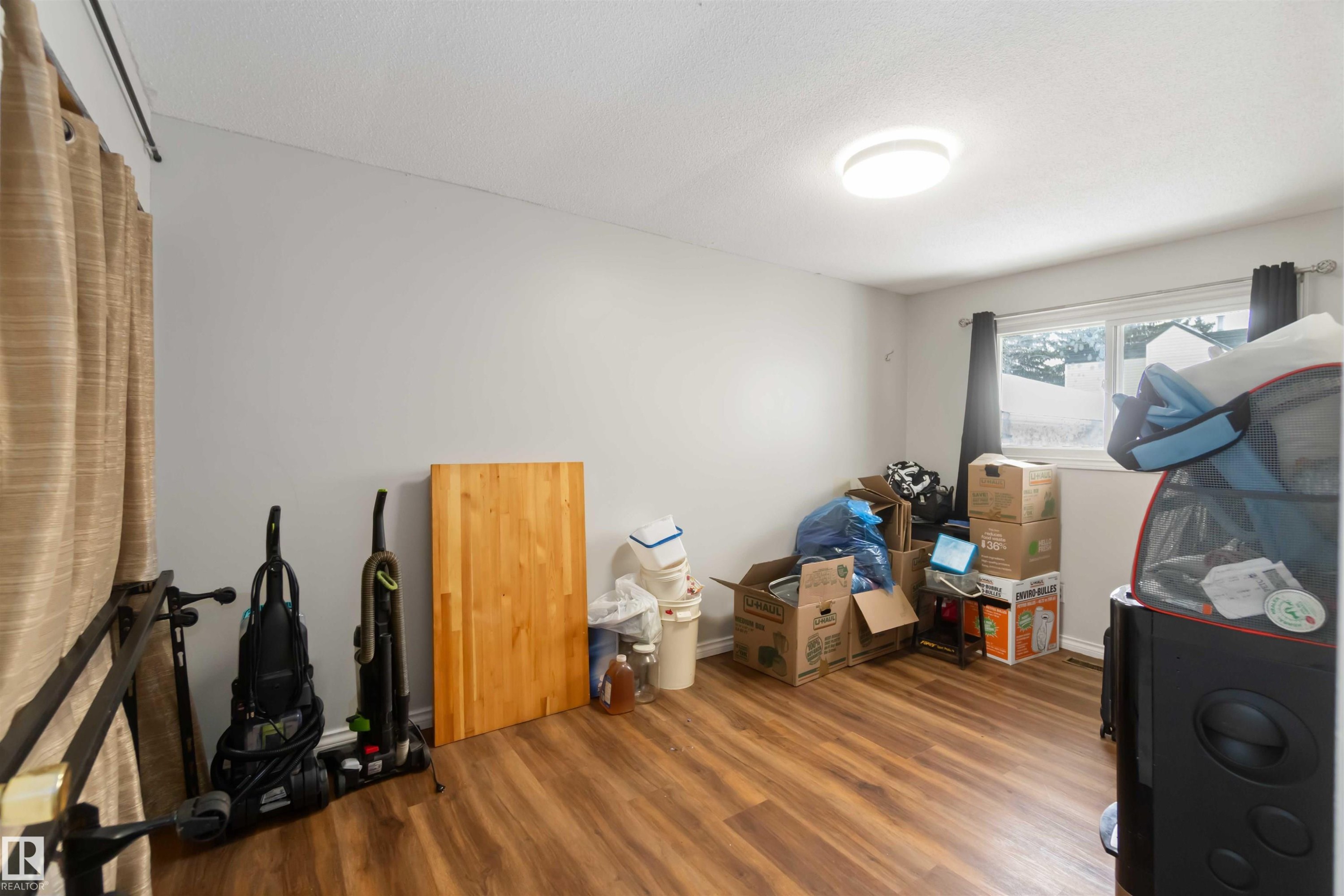11306 32 Street, Edmonton, AB - Indoor