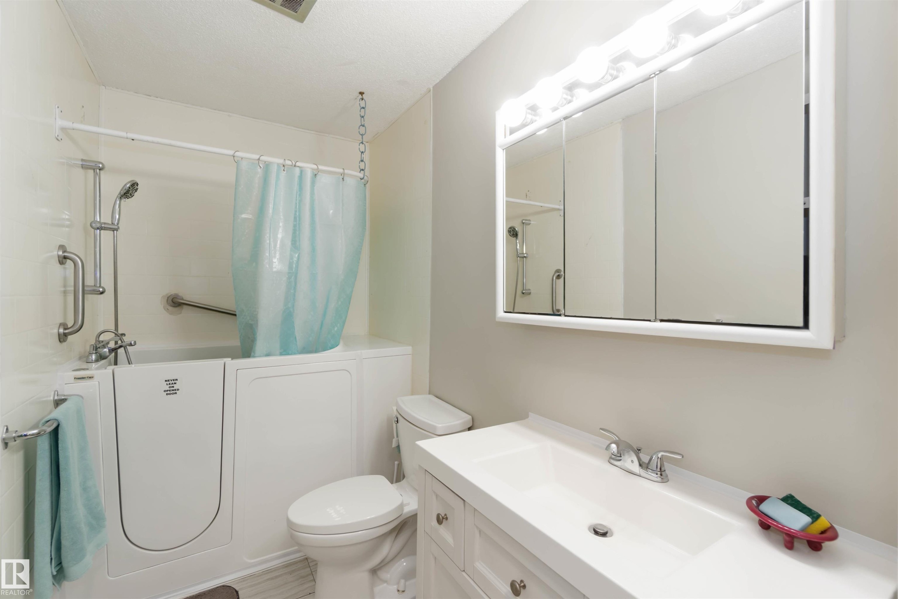 11306 32 Street, Edmonton, AB - Indoor Photo Showing Bathroom