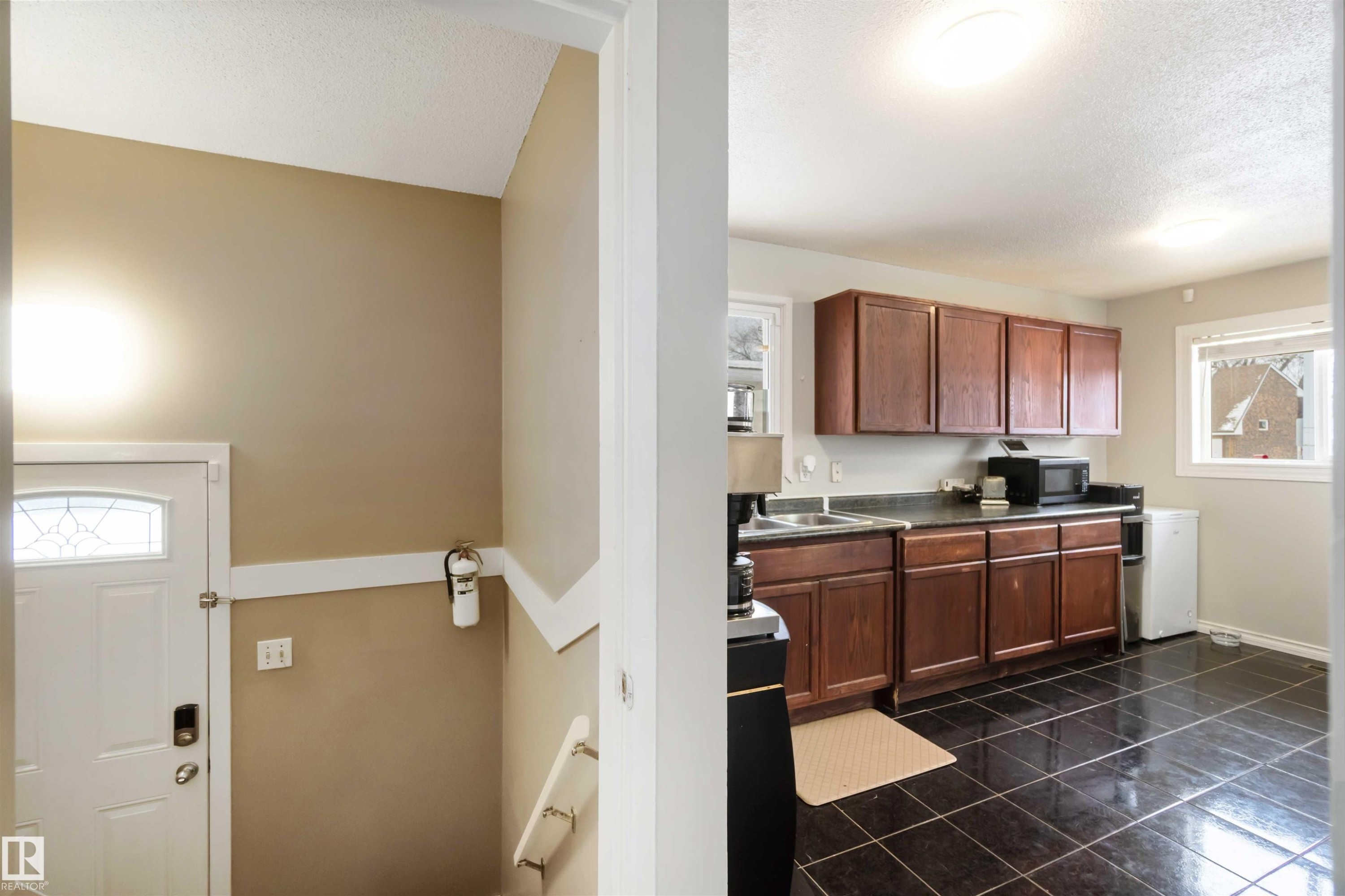 11306 32 Street, Edmonton, AB - Indoor