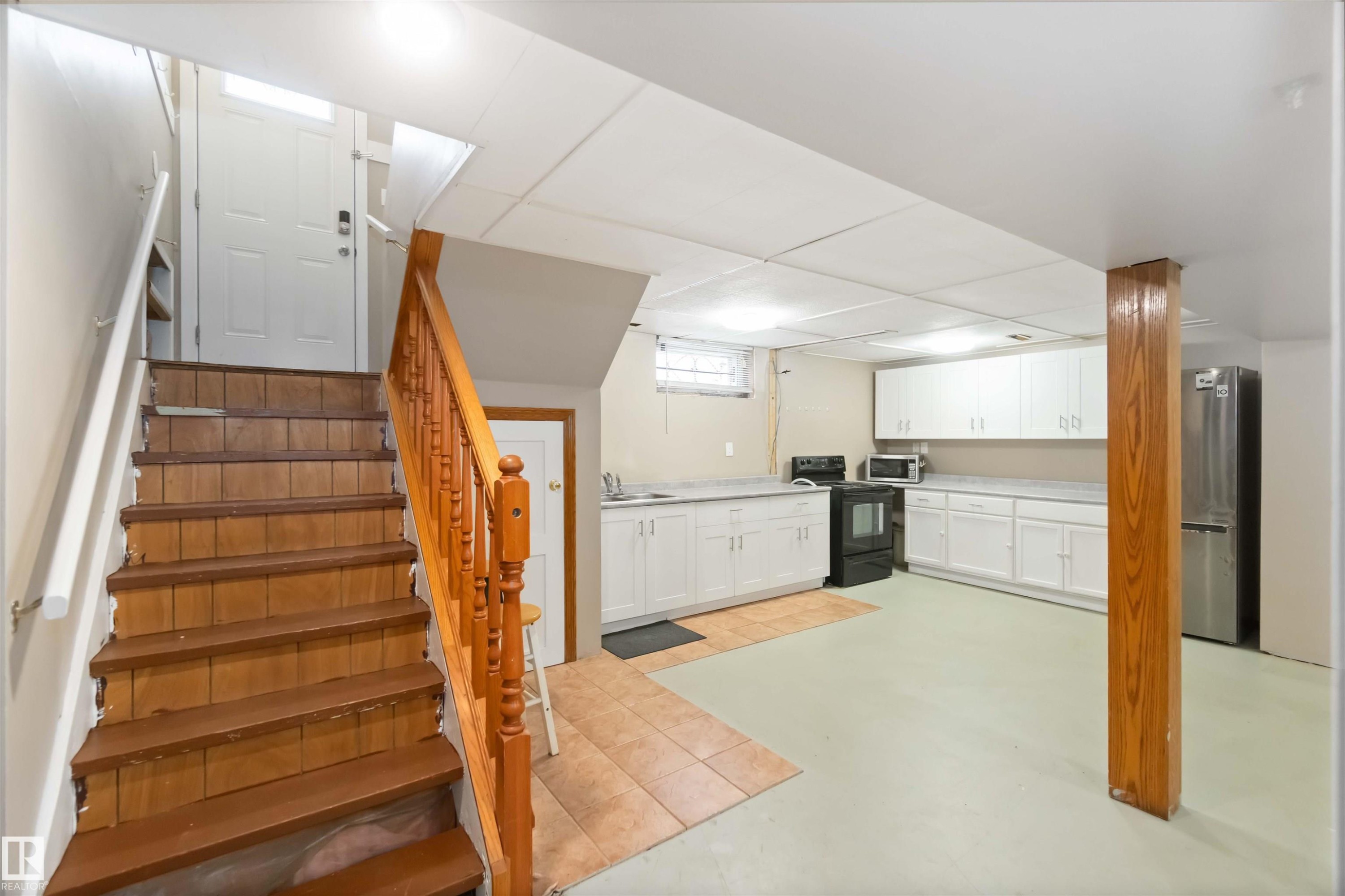 11306 32 Street, Edmonton, AB - Indoor Photo Showing Other Room