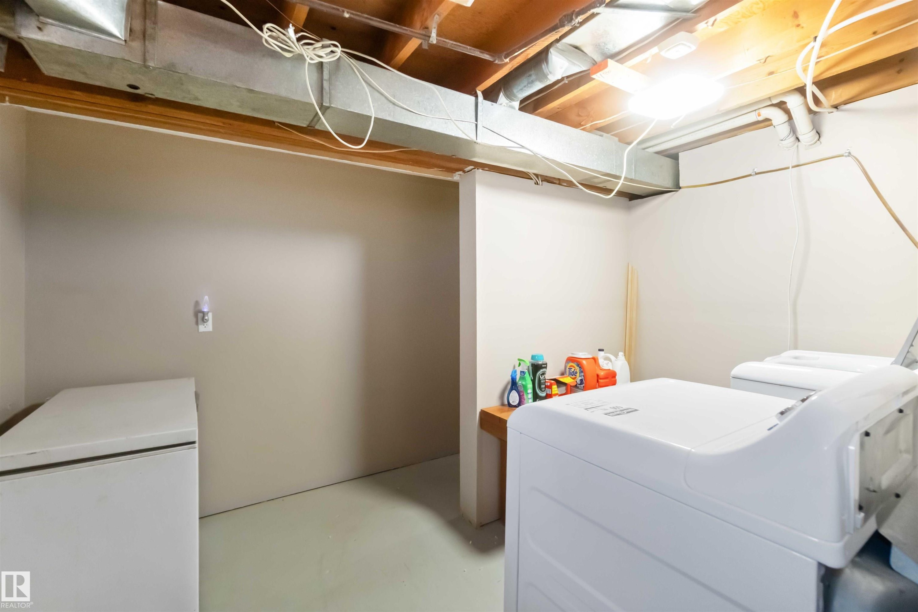 11306 32 Street, Edmonton, AB - Indoor Photo Showing Laundry Room
