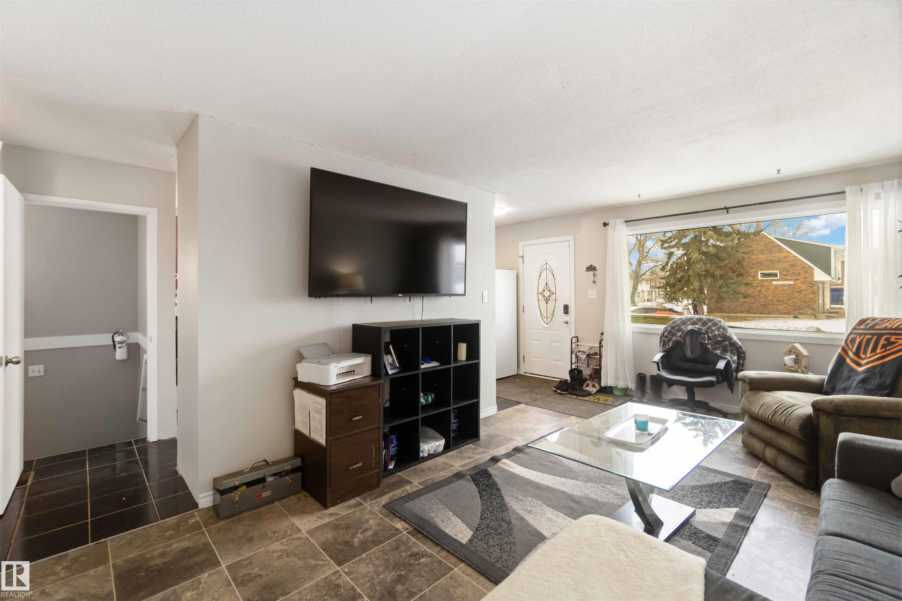 11306 32 Street, Edmonton, AB - Indoor Photo Showing Living Room