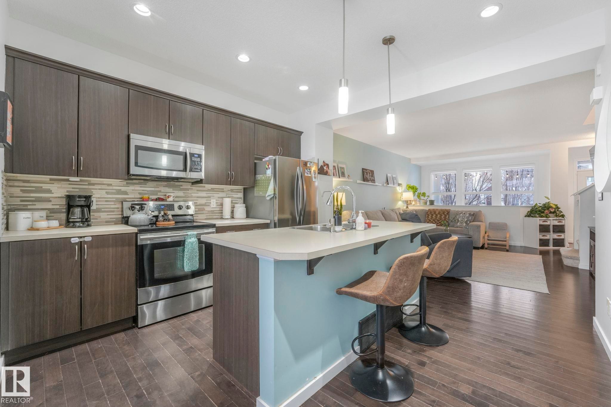 7220 20 Avenue, Edmonton, AB - Indoor Photo Showing Kitchen With Stainless Steel Kitchen With Upgraded Kitchen