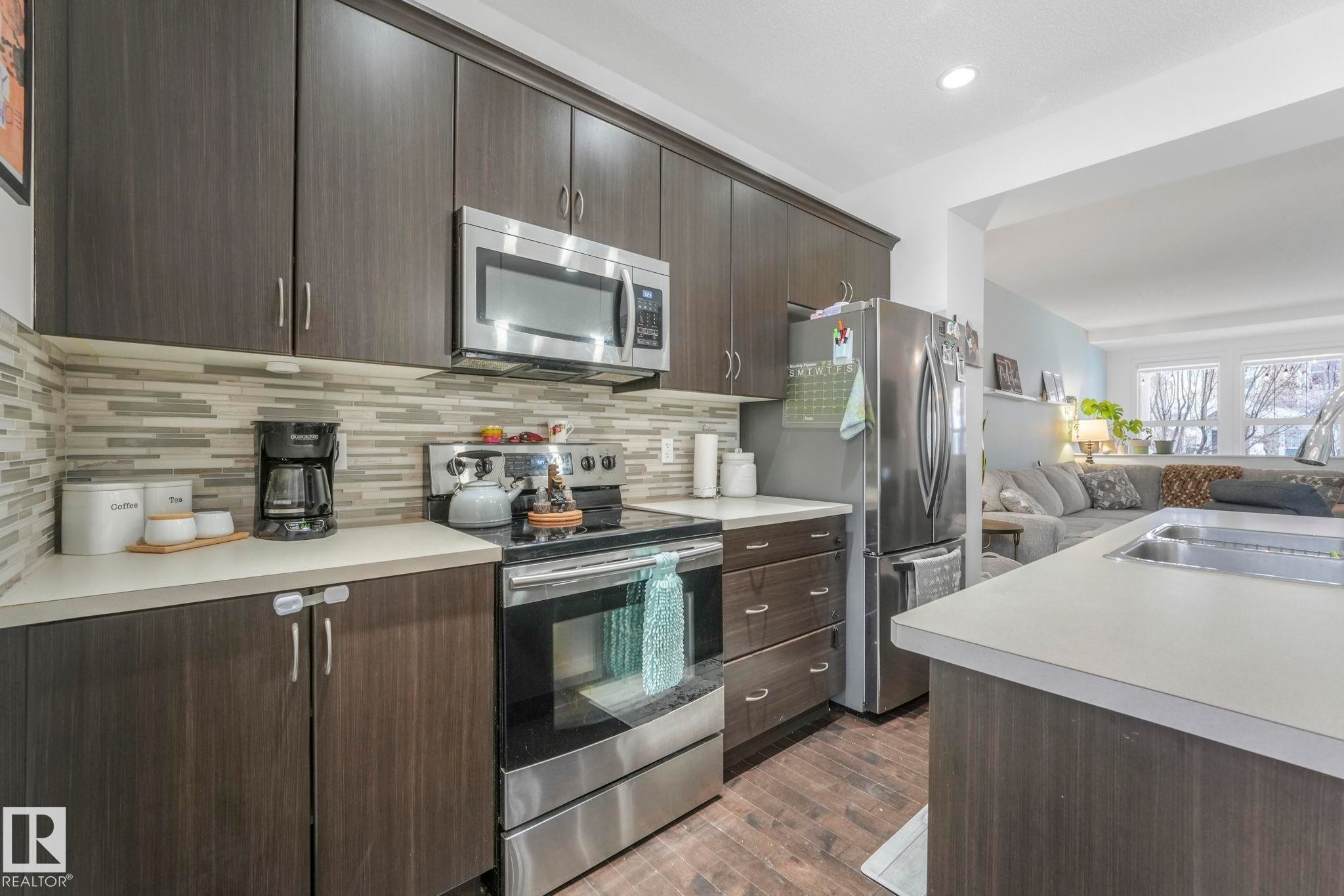 7220 20 Avenue, Edmonton, AB - Indoor Photo Showing Kitchen With Stainless Steel Kitchen With Upgraded Kitchen