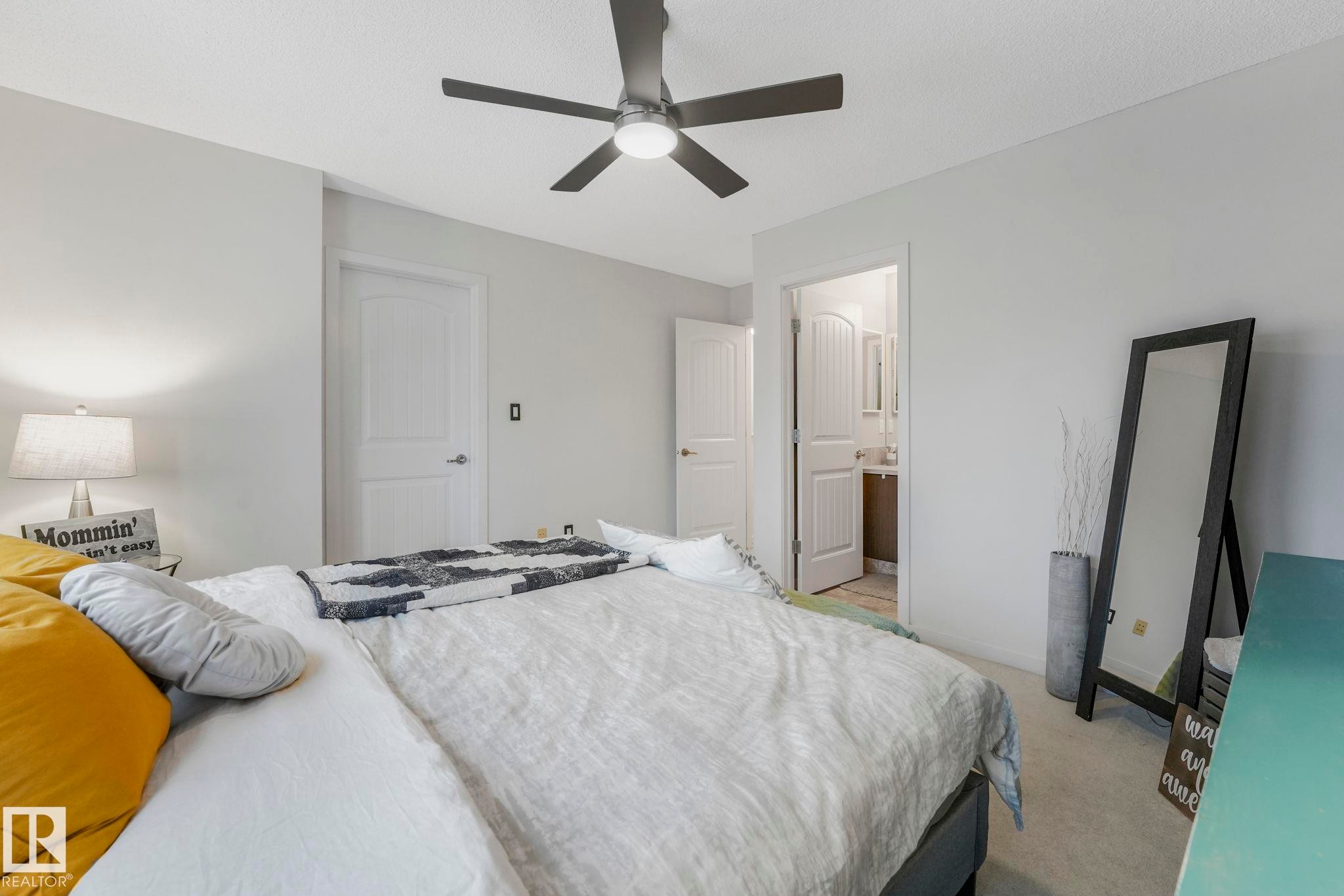 7220 20 Avenue, Edmonton, AB - Indoor Photo Showing Bedroom