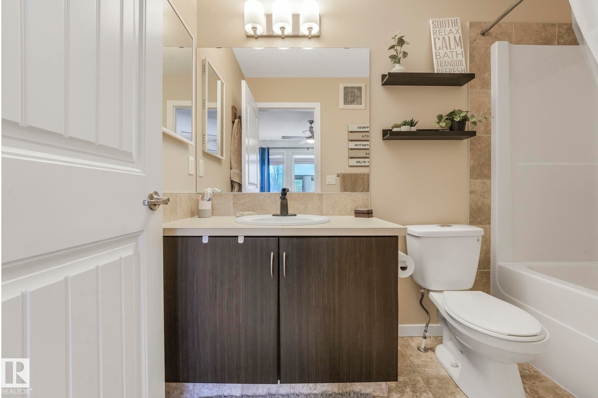 7220 20 Avenue, Edmonton, AB - Indoor Photo Showing Bathroom