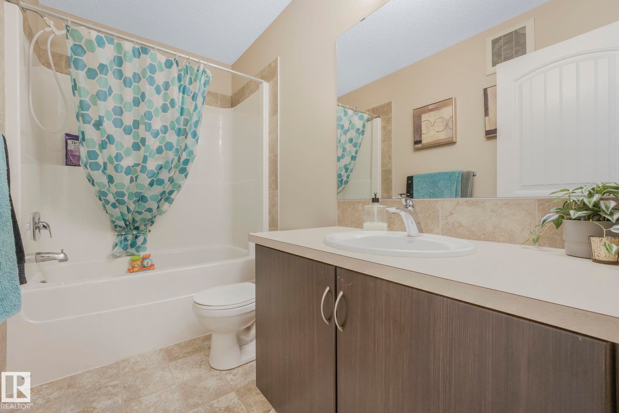 7220 20 Avenue, Edmonton, AB - Indoor Photo Showing Bathroom