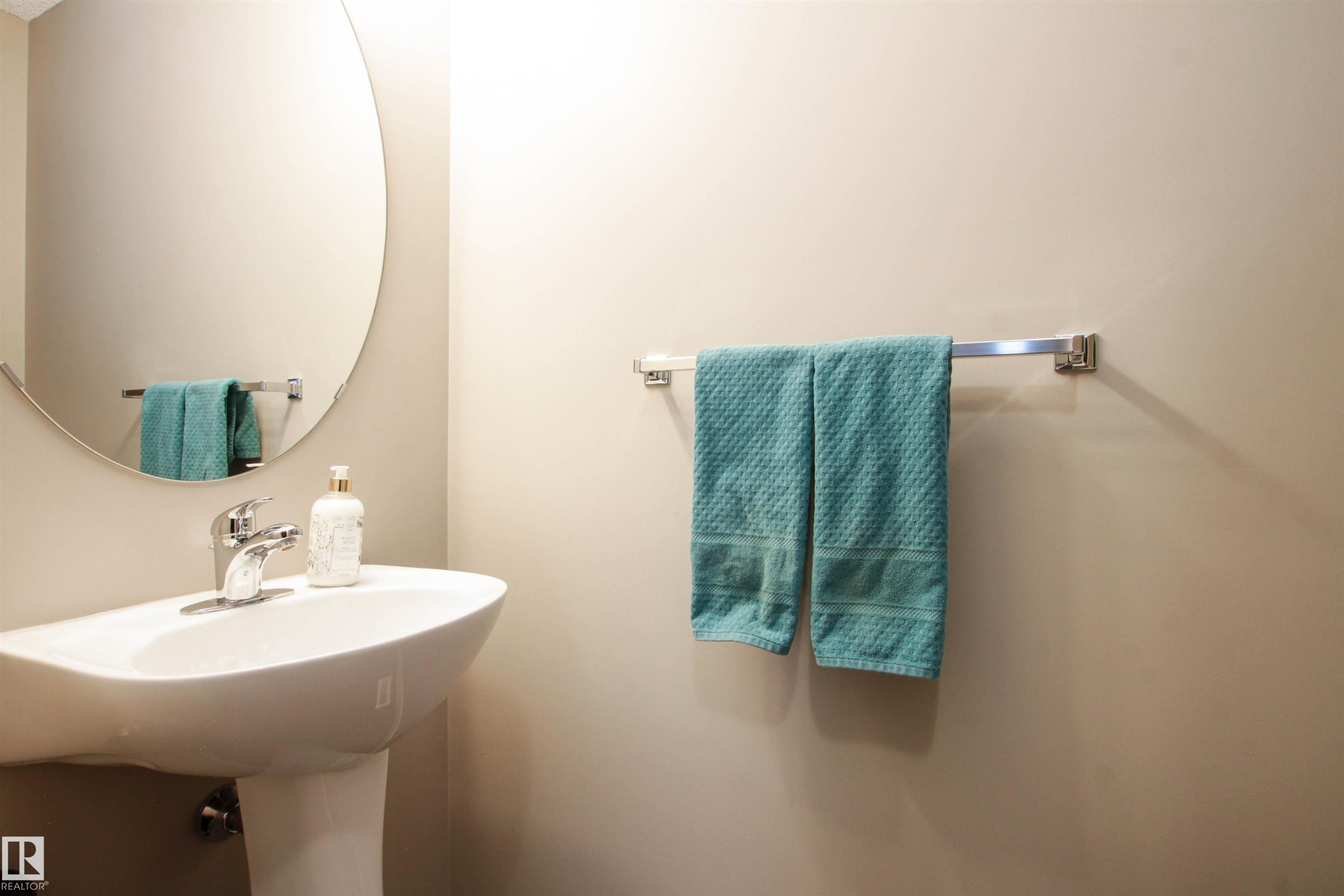 View of bathroom - 2315 Lemieux Place, Edmonton, AB - Indoor Photo Showing Bathroom