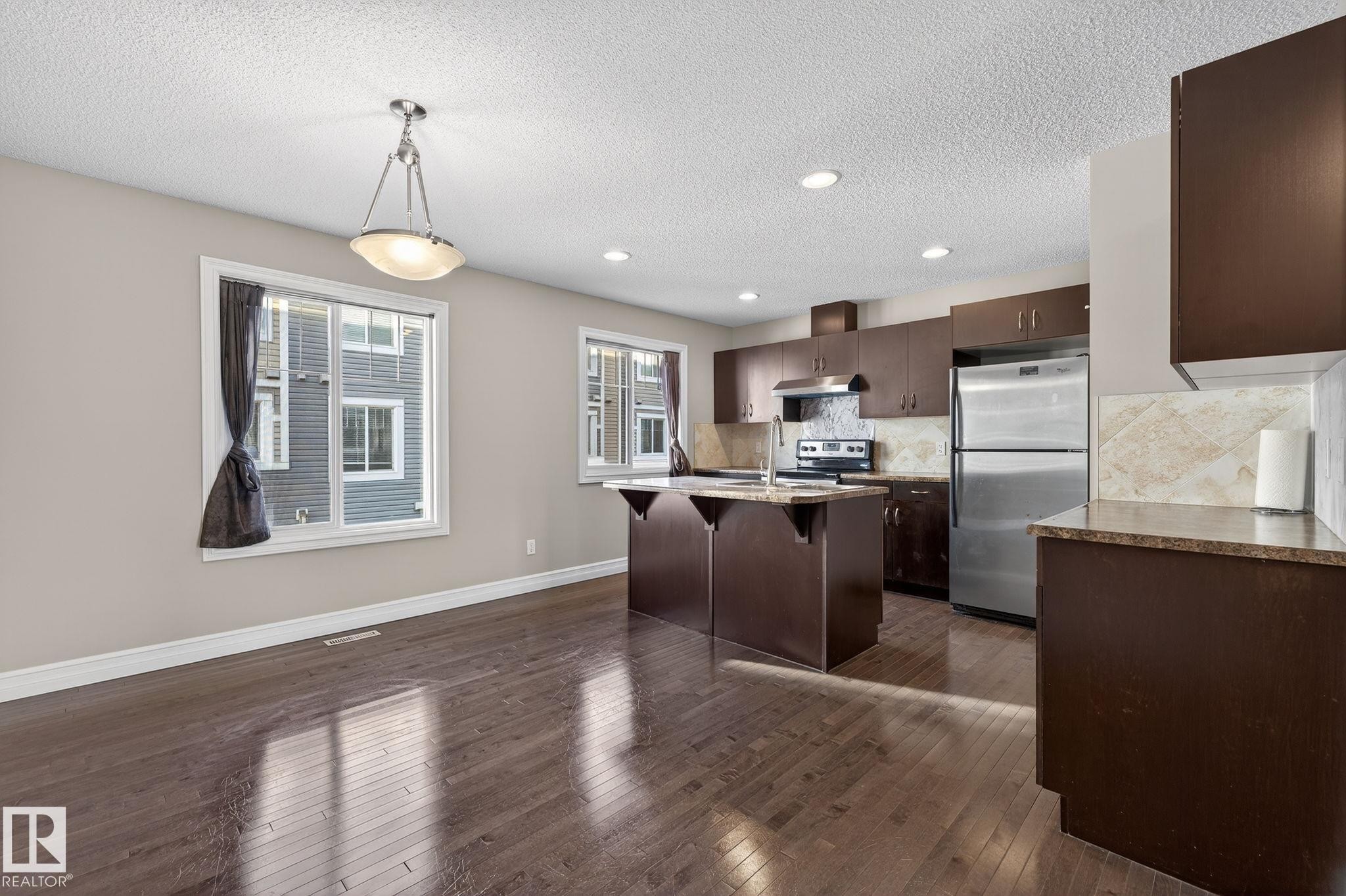 Edmonton, AB - Indoor Photo Showing Kitchen