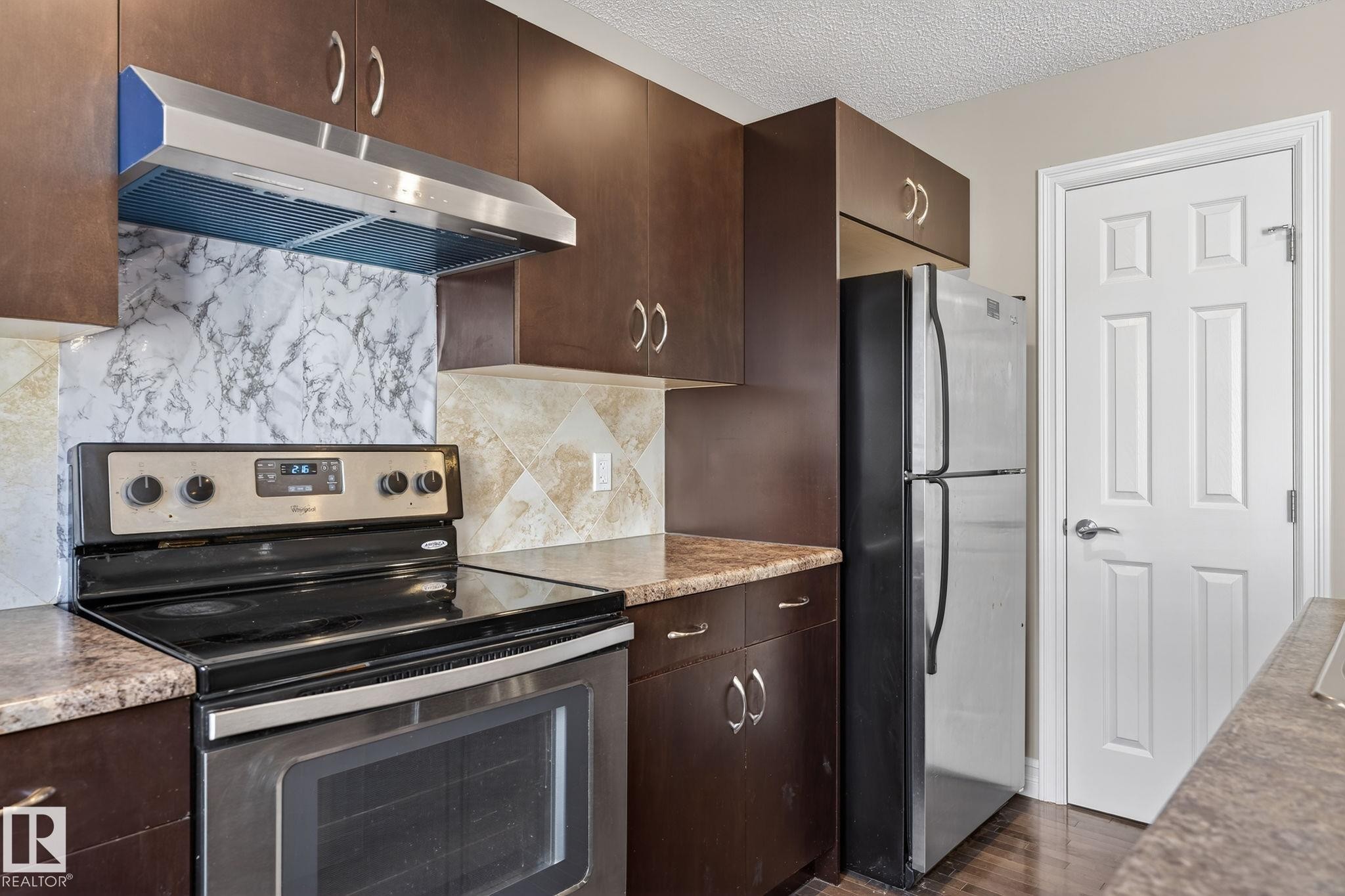 Edmonton, AB - Indoor Photo Showing Kitchen