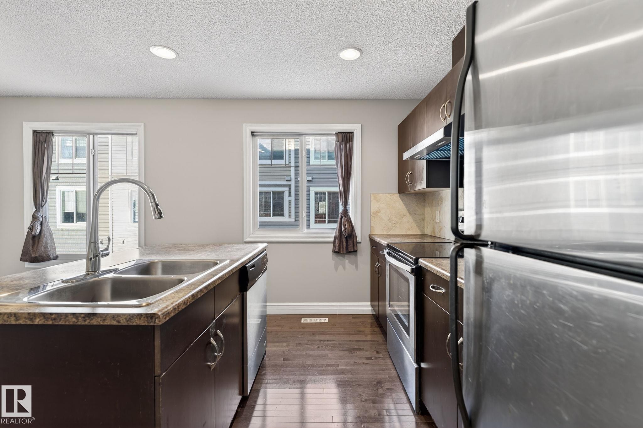 Edmonton, AB - Indoor Photo Showing Kitchen With Stainless Steel Kitchen With Double Sink With Upgraded Kitchen