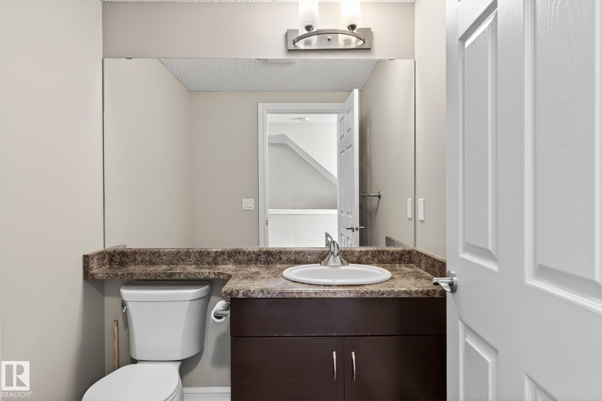 Edmonton, AB - Indoor Photo Showing Bathroom