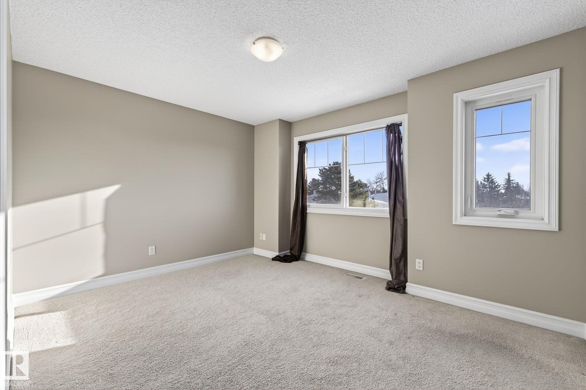 Edmonton, AB - Indoor Photo Showing Other Room