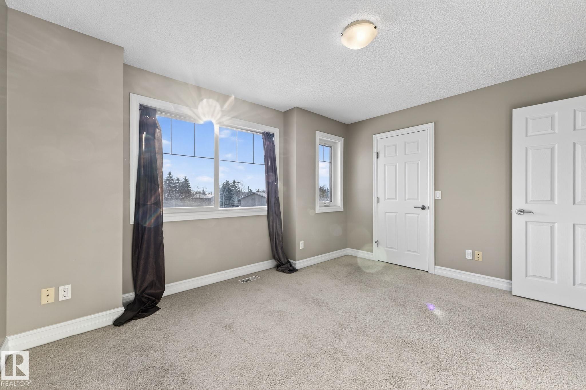 Edmonton, AB - Indoor Photo Showing Other Room