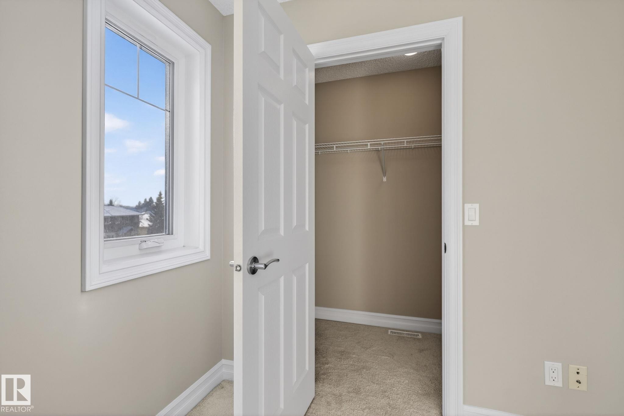 Edmonton, AB - Indoor Photo Showing Other Room