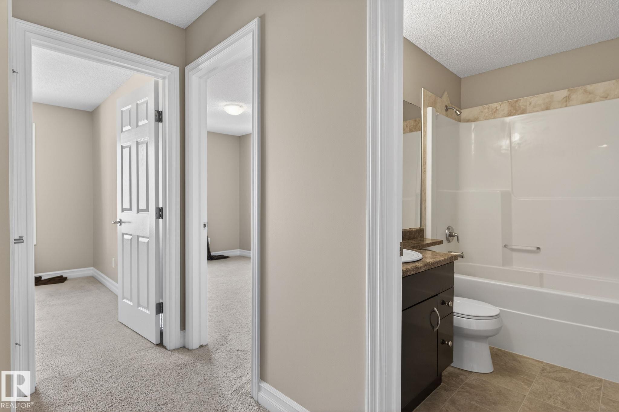 Edmonton, AB - Indoor Photo Showing Bathroom