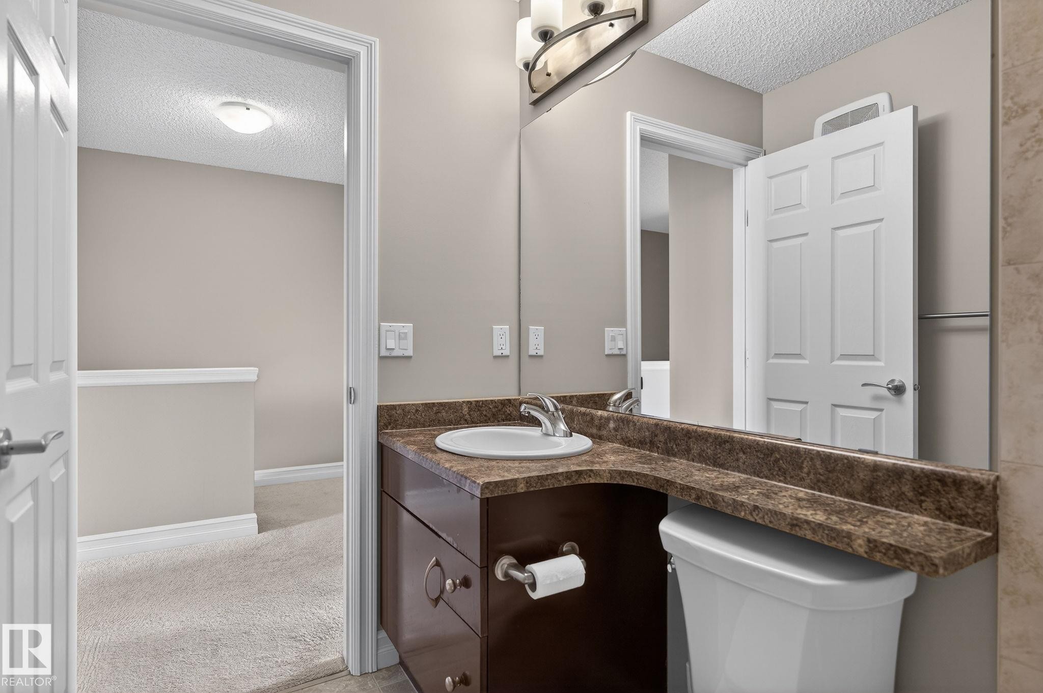 Edmonton, AB - Indoor Photo Showing Bathroom