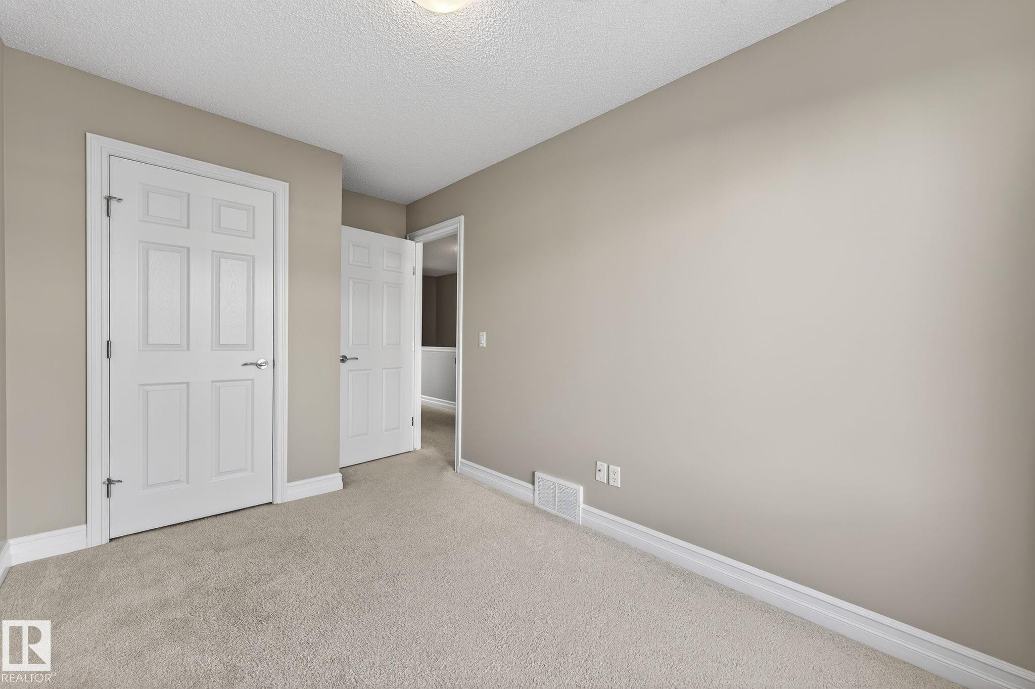 Edmonton, AB - Indoor Photo Showing Other Room