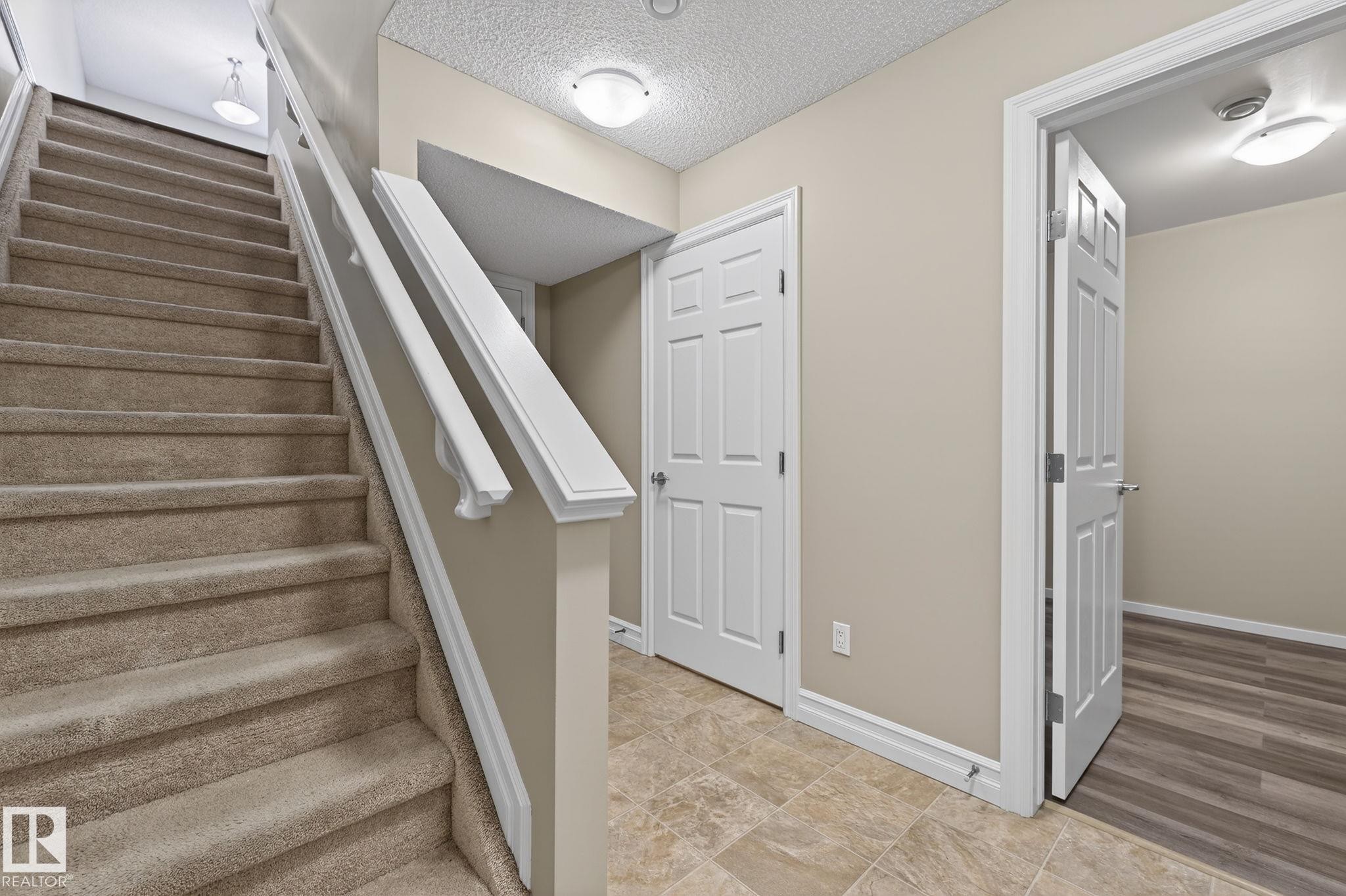 Edmonton, AB - Indoor Photo Showing Other Room